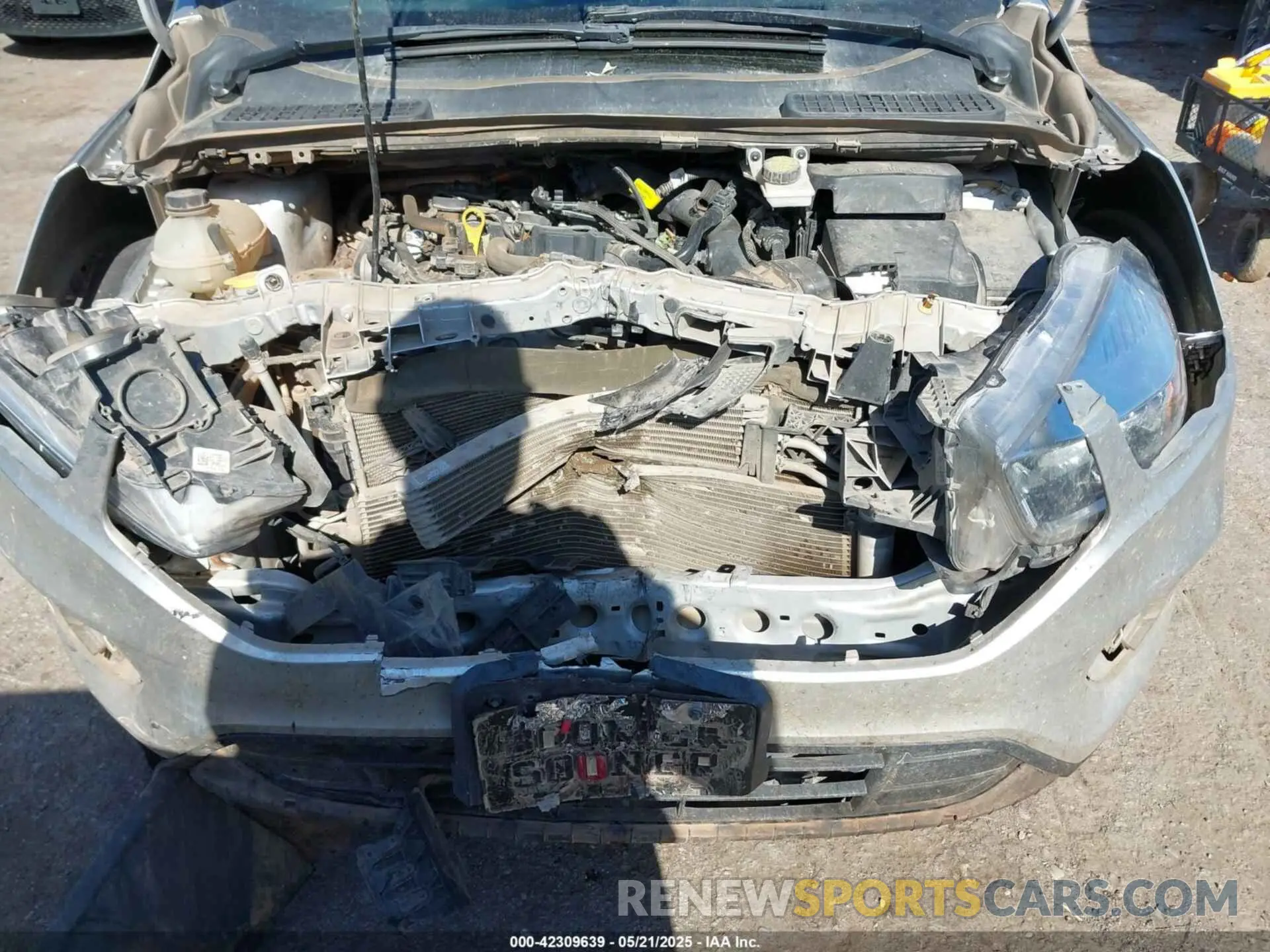10 Photograph of a damaged car 1FMCU0GD7KUA41209 FORD ESCAPE 2019