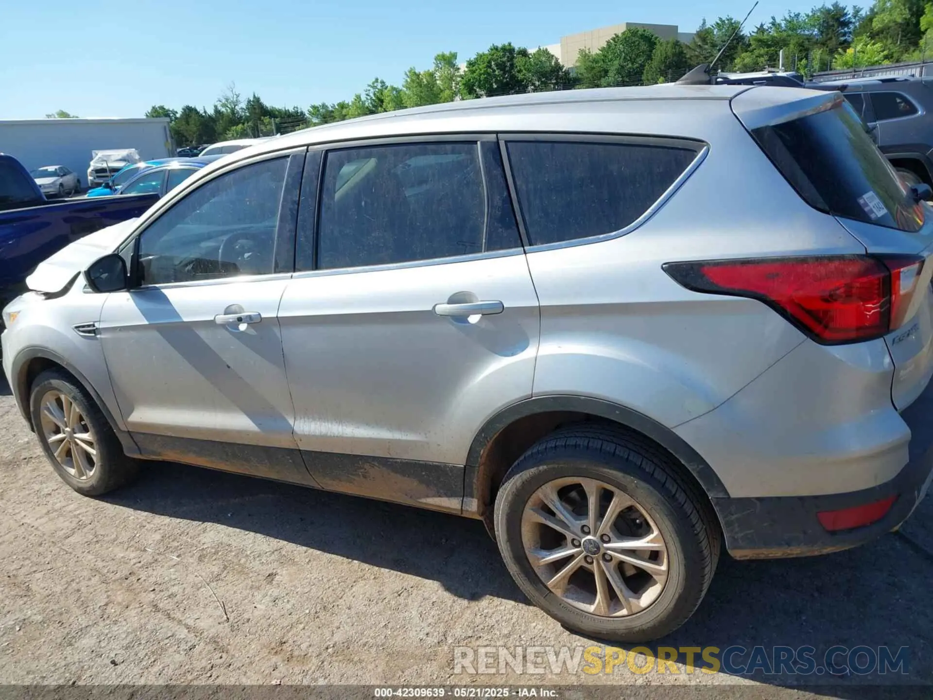 14 Photograph of a damaged car 1FMCU0GD7KUA41209 FORD ESCAPE 2019