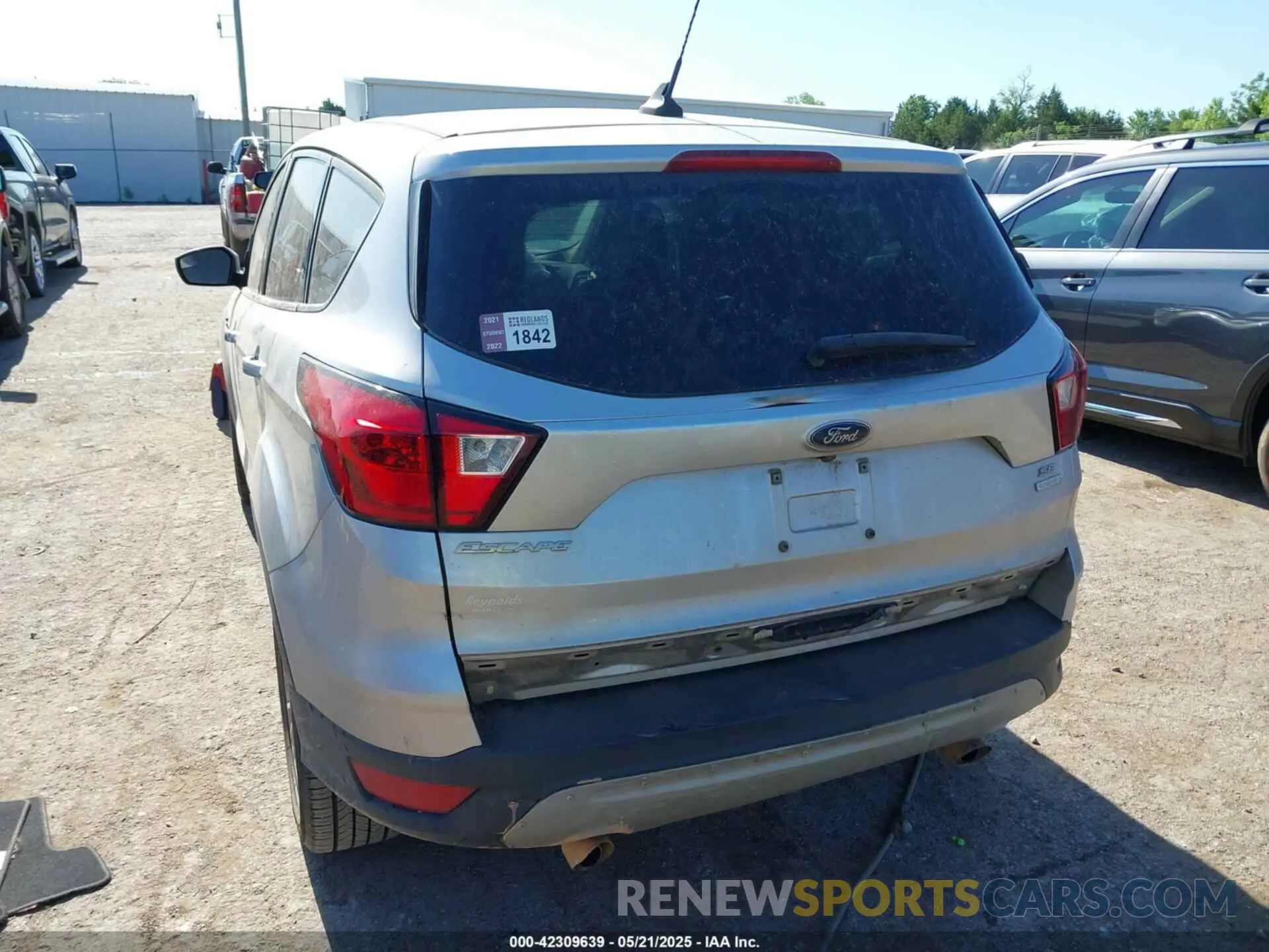 16 Photograph of a damaged car 1FMCU0GD7KUA41209 FORD ESCAPE 2019