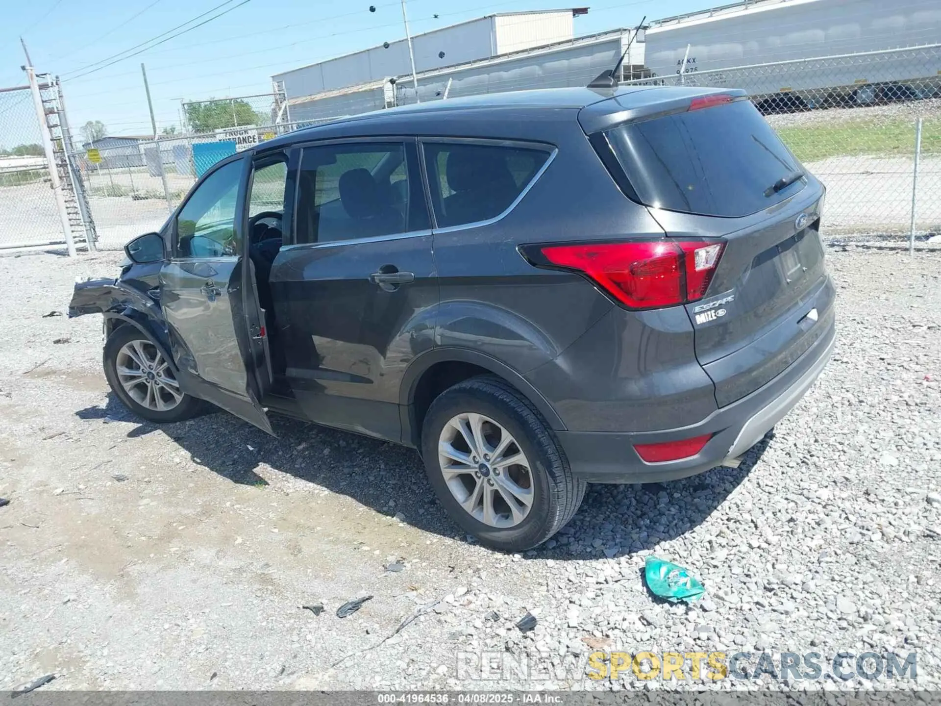 3 Photograph of a damaged car 1FMCU0GD7KUA49858 FORD ESCAPE 2019