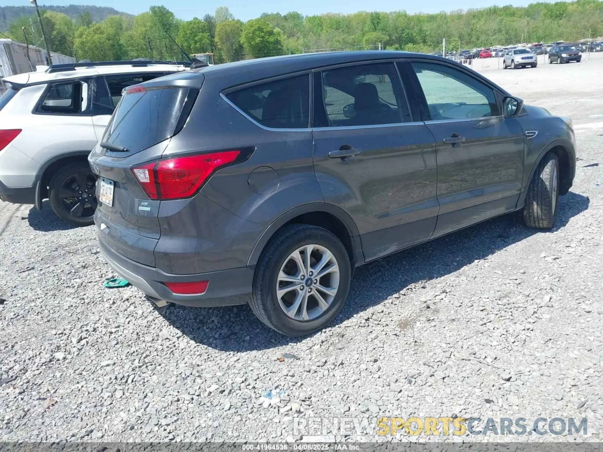 4 Photograph of a damaged car 1FMCU0GD7KUA49858 FORD ESCAPE 2019