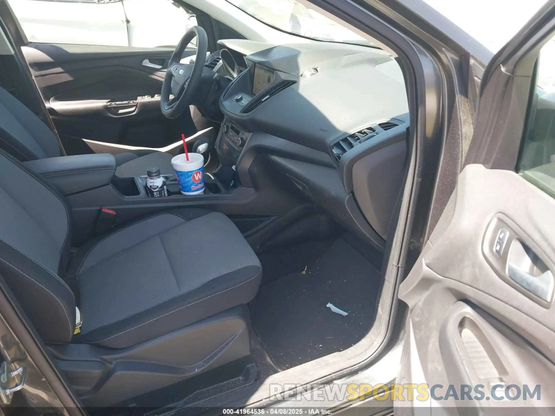 5 Photograph of a damaged car 1FMCU0GD7KUA49858 FORD ESCAPE 2019