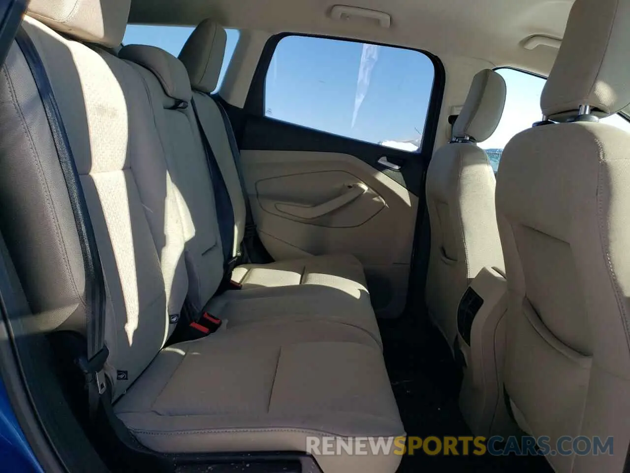 11 Photograph of a damaged car 1FMCU0GD7KUA72525 FORD ESCAPE 2019