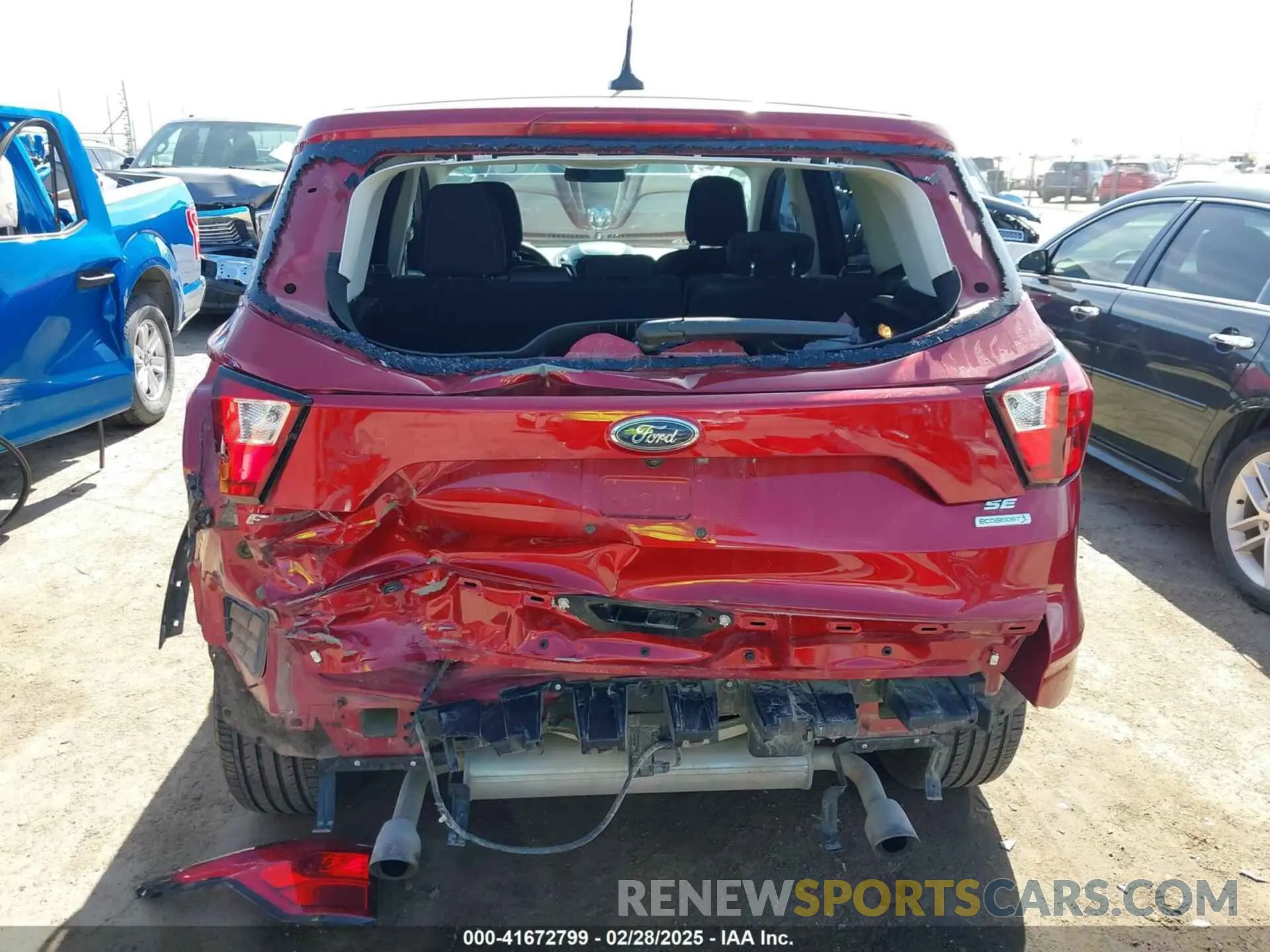 17 Photograph of a damaged car 1FMCU0GD7KUA79071 FORD ESCAPE 2019