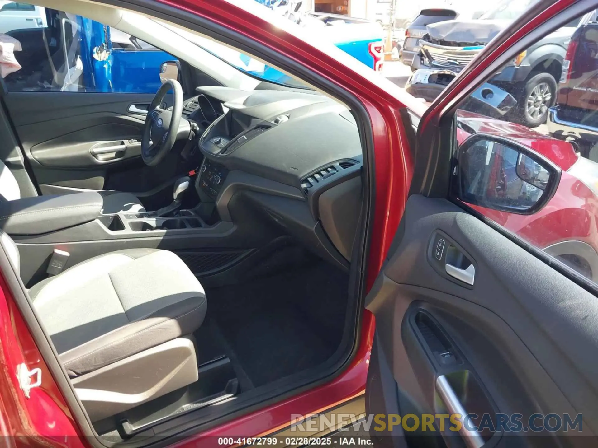 5 Photograph of a damaged car 1FMCU0GD7KUA79071 FORD ESCAPE 2019