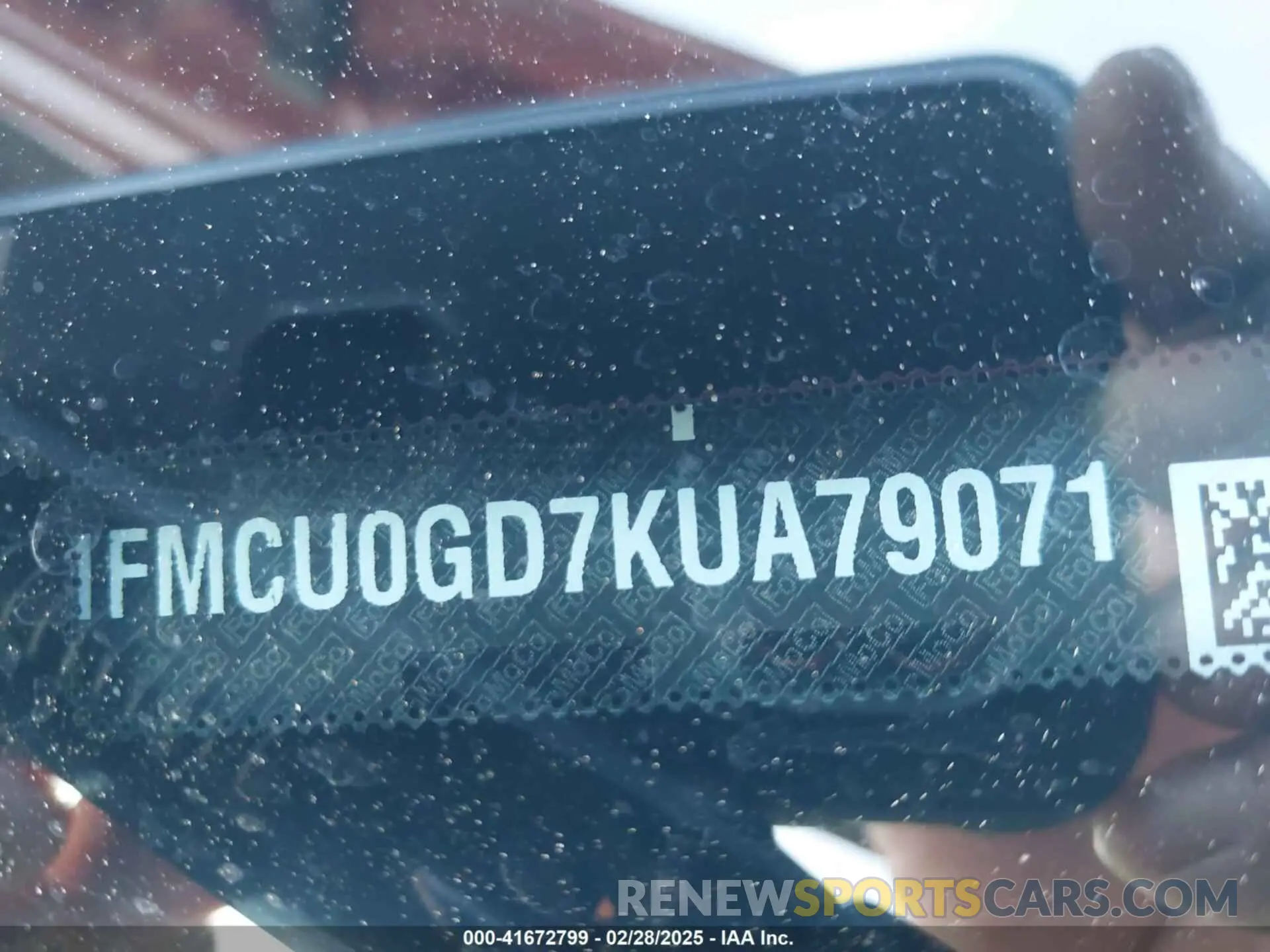 9 Photograph of a damaged car 1FMCU0GD7KUA79071 FORD ESCAPE 2019
