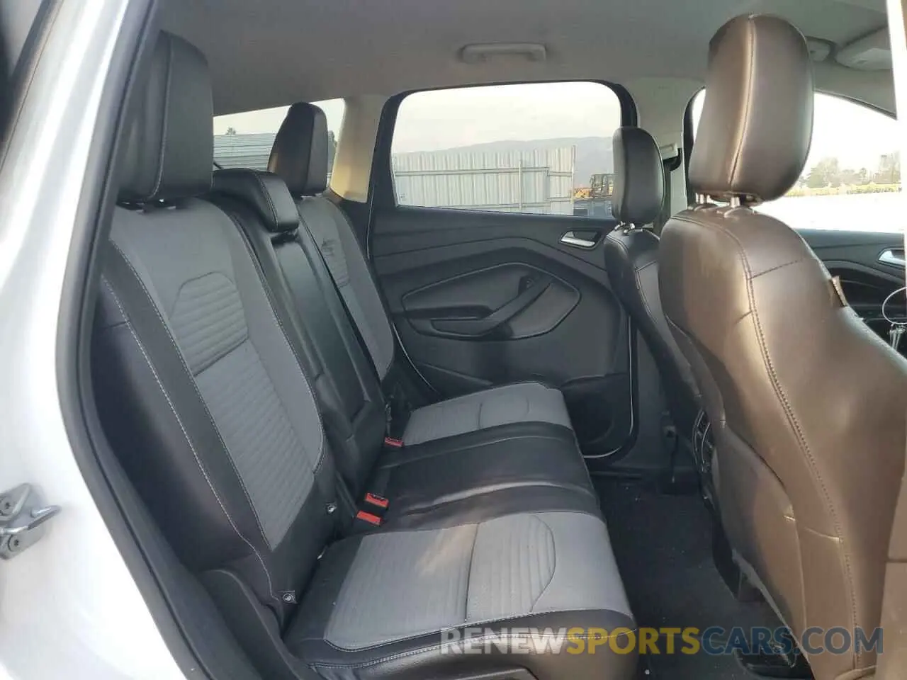 11 Photograph of a damaged car 1FMCU0GD7KUB08472 FORD ESCAPE 2019