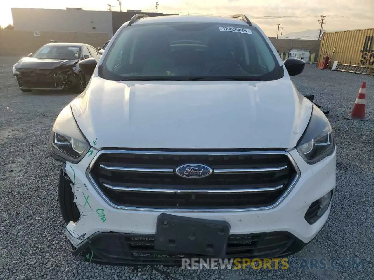5 Photograph of a damaged car 1FMCU0GD7KUB08472 FORD ESCAPE 2019