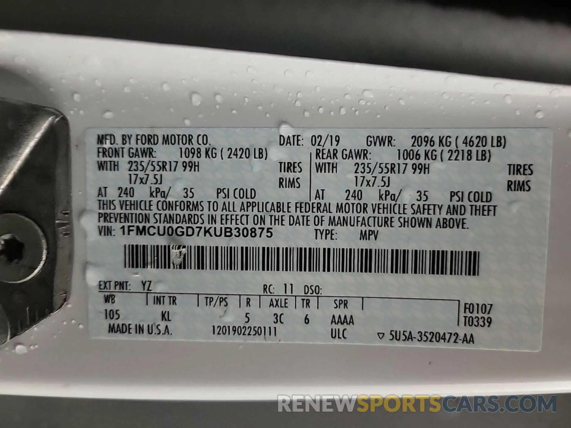 18 Photograph of a damaged car 1FMCU0GD7KUB30875 FORD ESCAPE 2019
