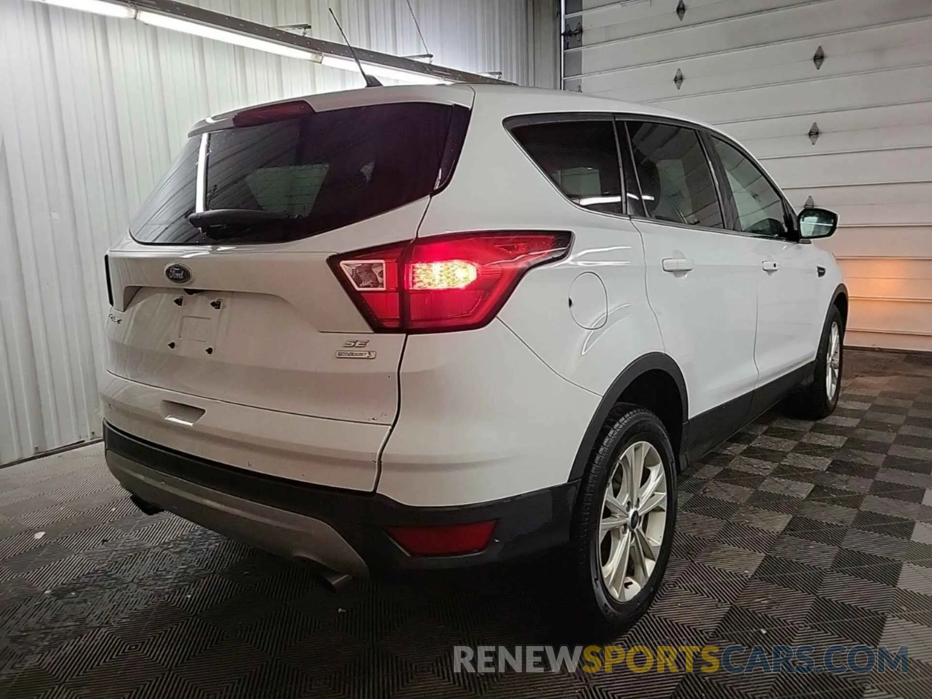 26 Photograph of a damaged car 1FMCU0GD7KUB30875 FORD ESCAPE 2019