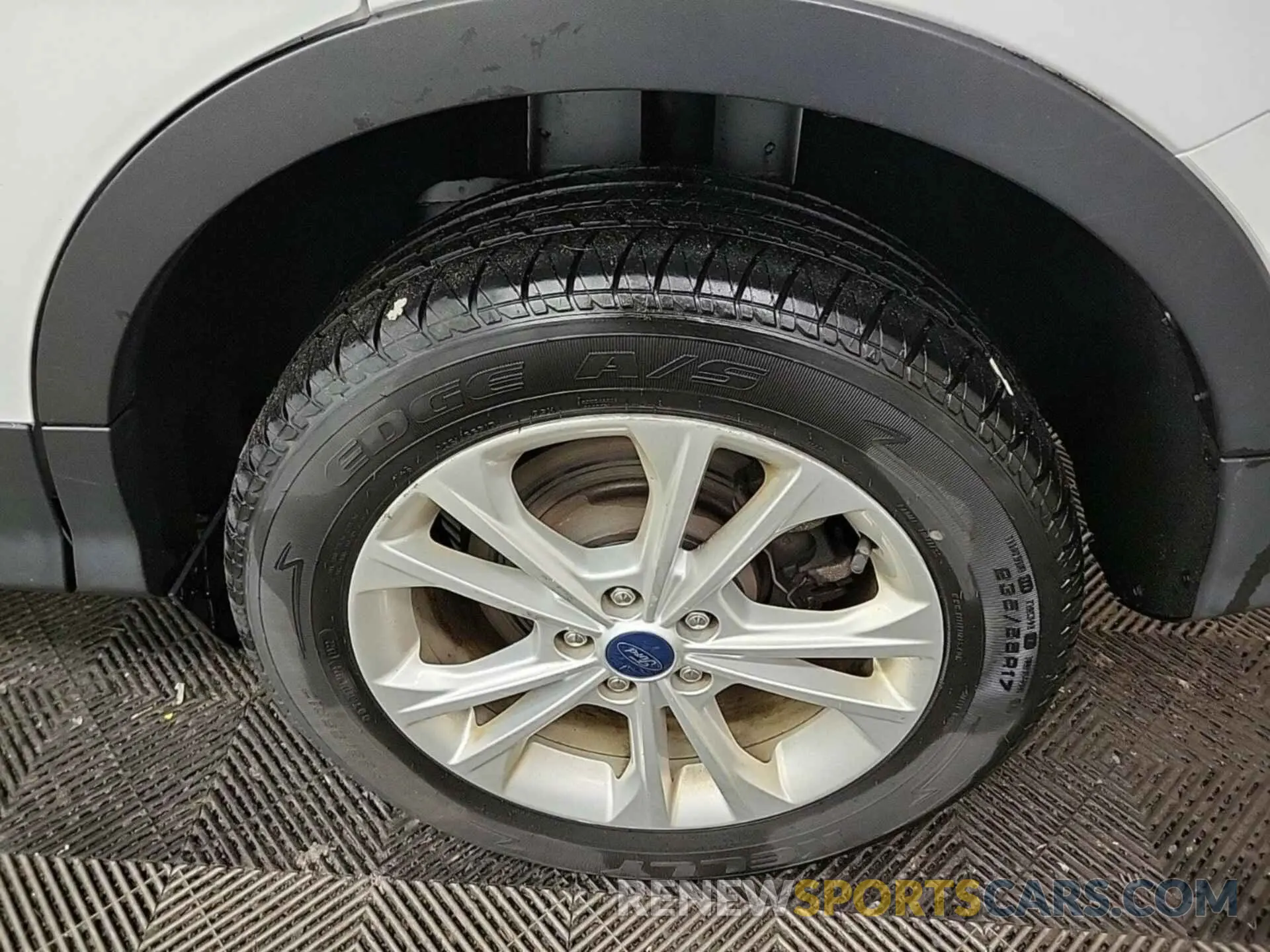 28 Photograph of a damaged car 1FMCU0GD7KUB30875 FORD ESCAPE 2019