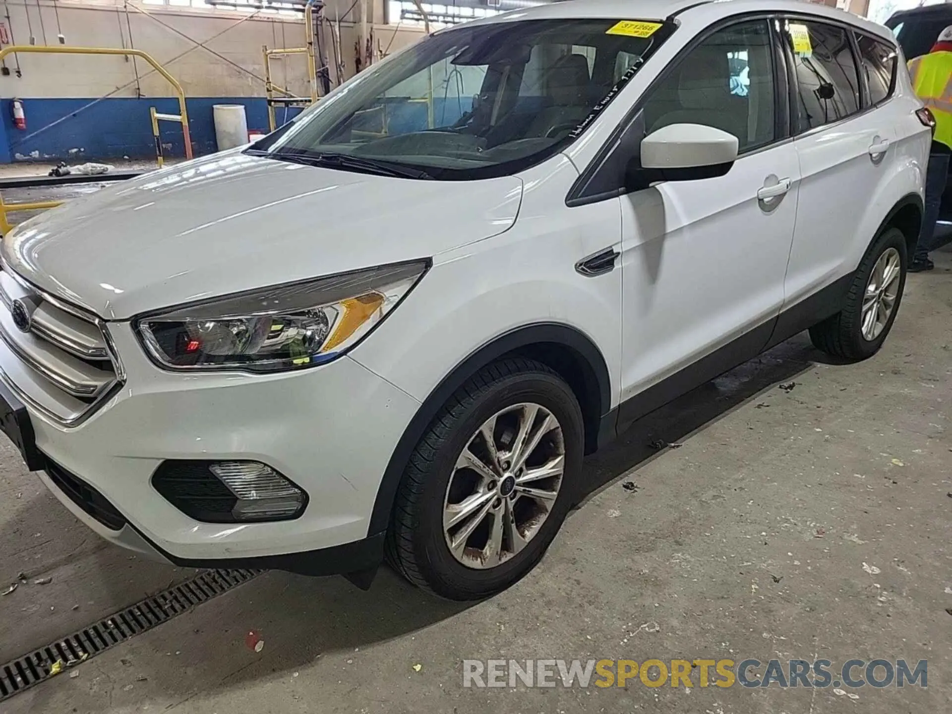 29 Photograph of a damaged car 1FMCU0GD7KUB30875 FORD ESCAPE 2019