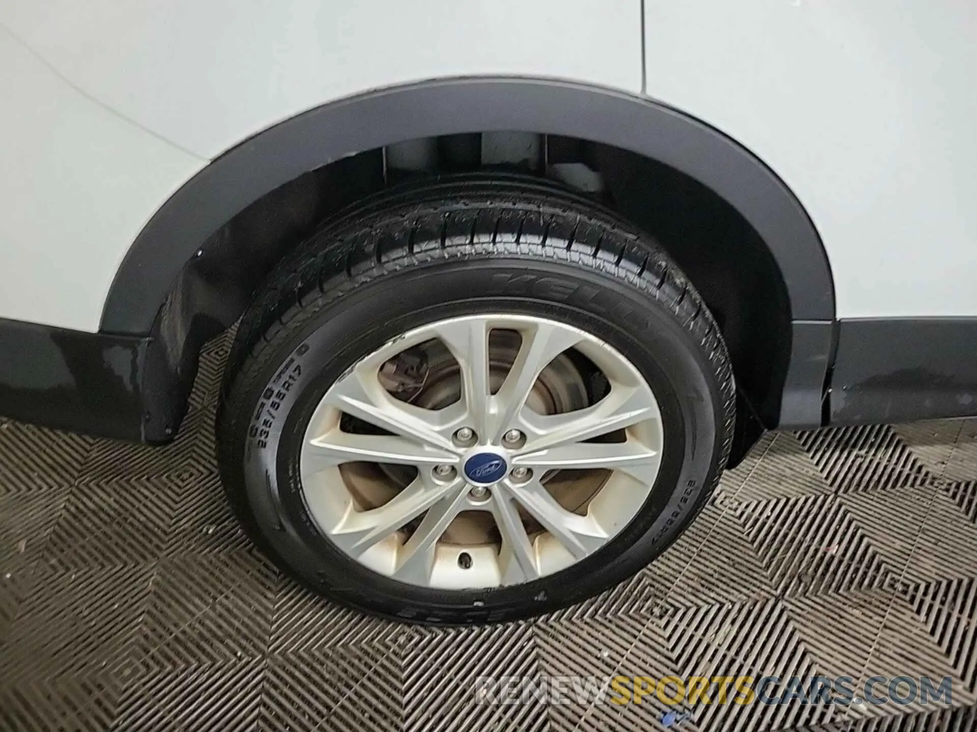 3 Photograph of a damaged car 1FMCU0GD7KUB30875 FORD ESCAPE 2019