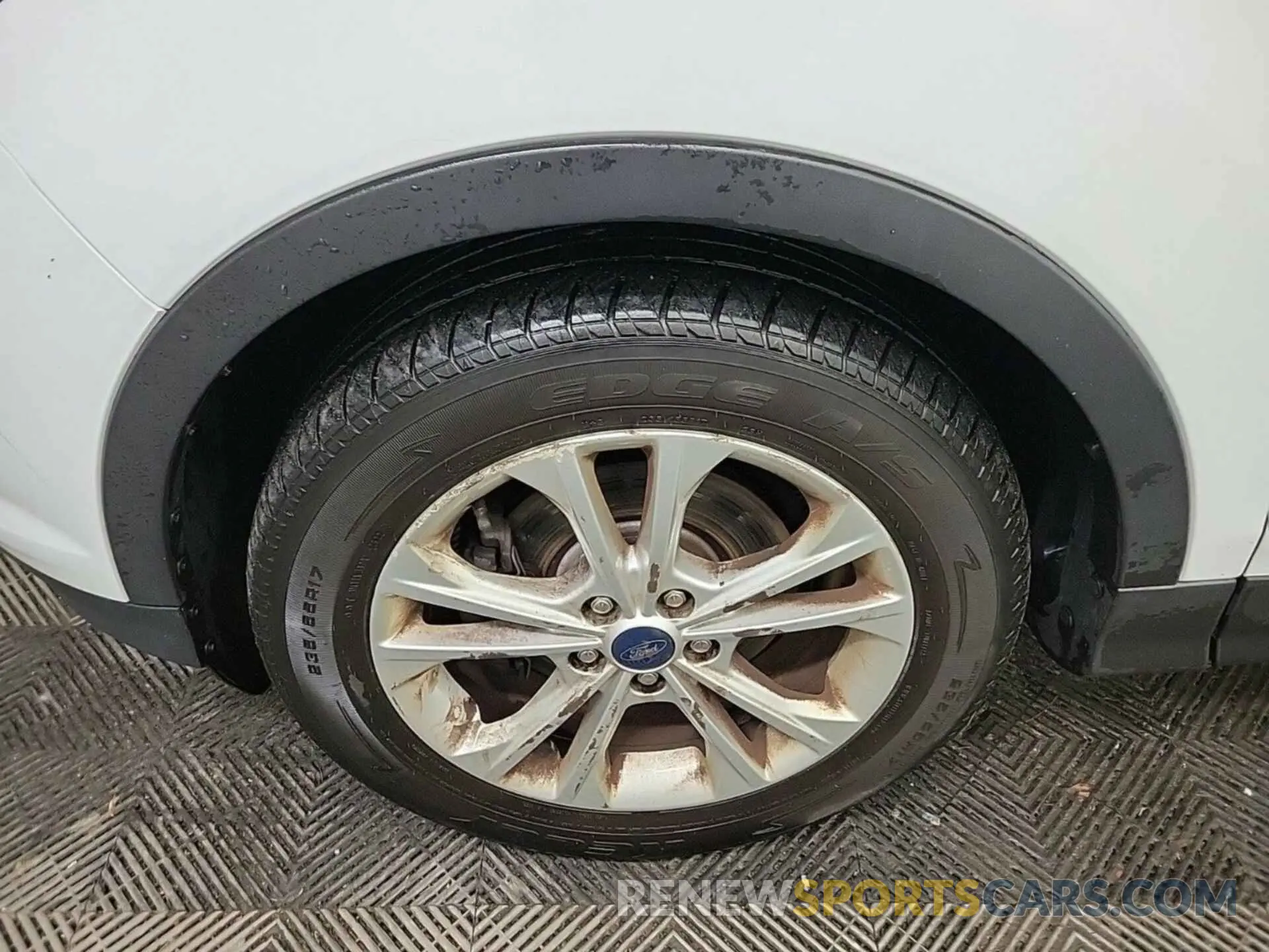 31 Photograph of a damaged car 1FMCU0GD7KUB30875 FORD ESCAPE 2019