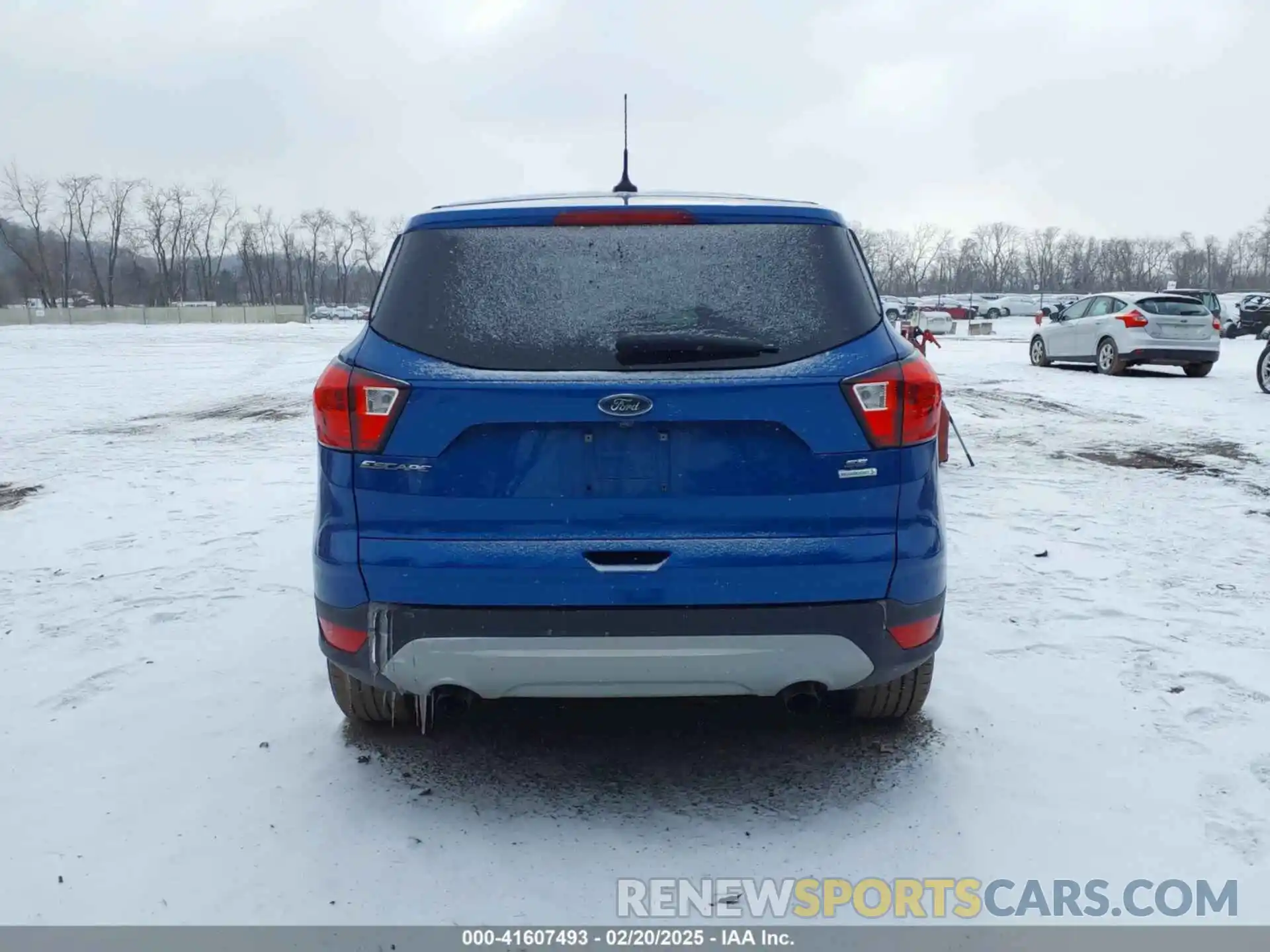 16 Photograph of a damaged car 1FMCU0GD7KUB51838 FORD ESCAPE 2019