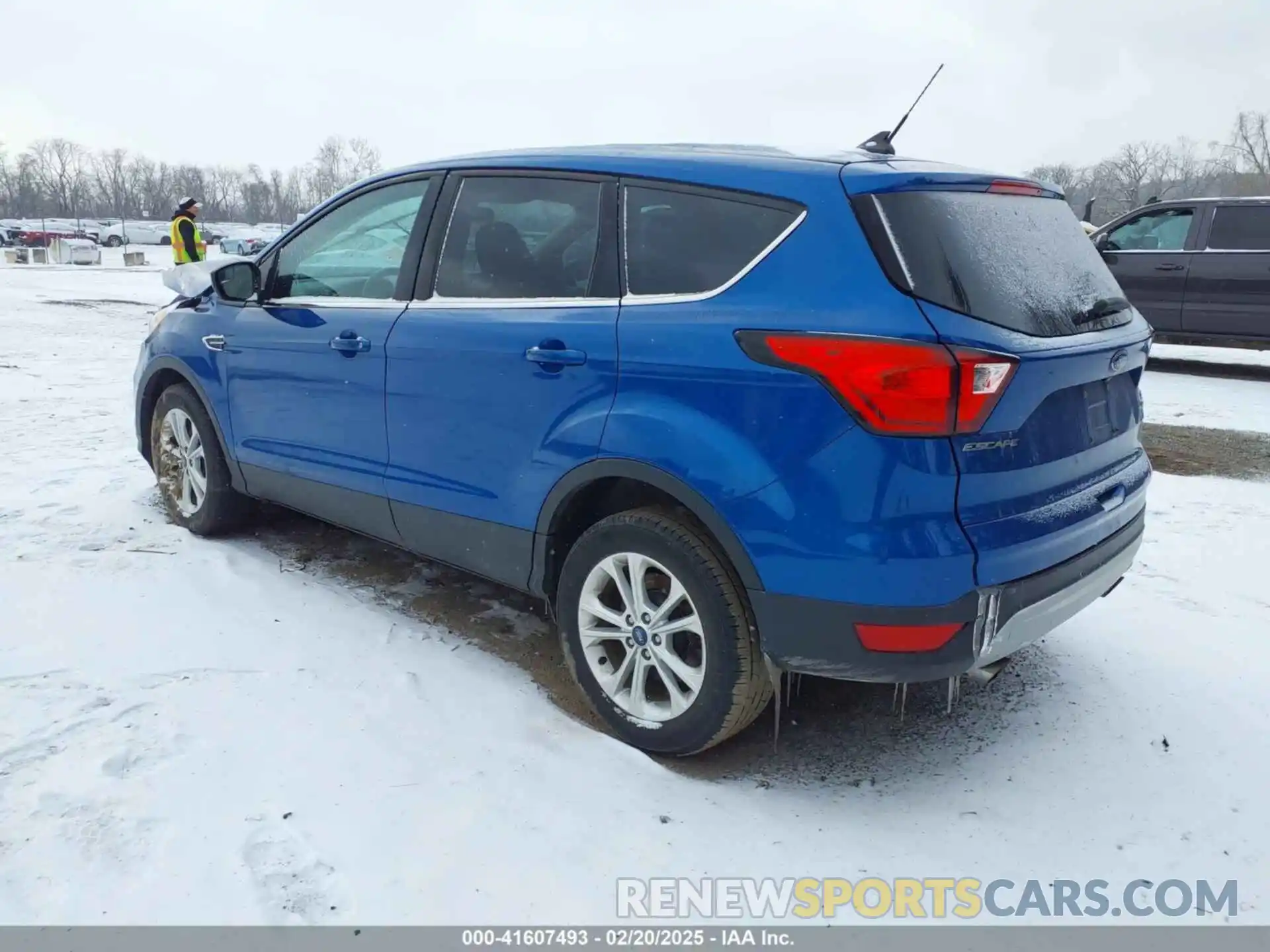 3 Photograph of a damaged car 1FMCU0GD7KUB51838 FORD ESCAPE 2019