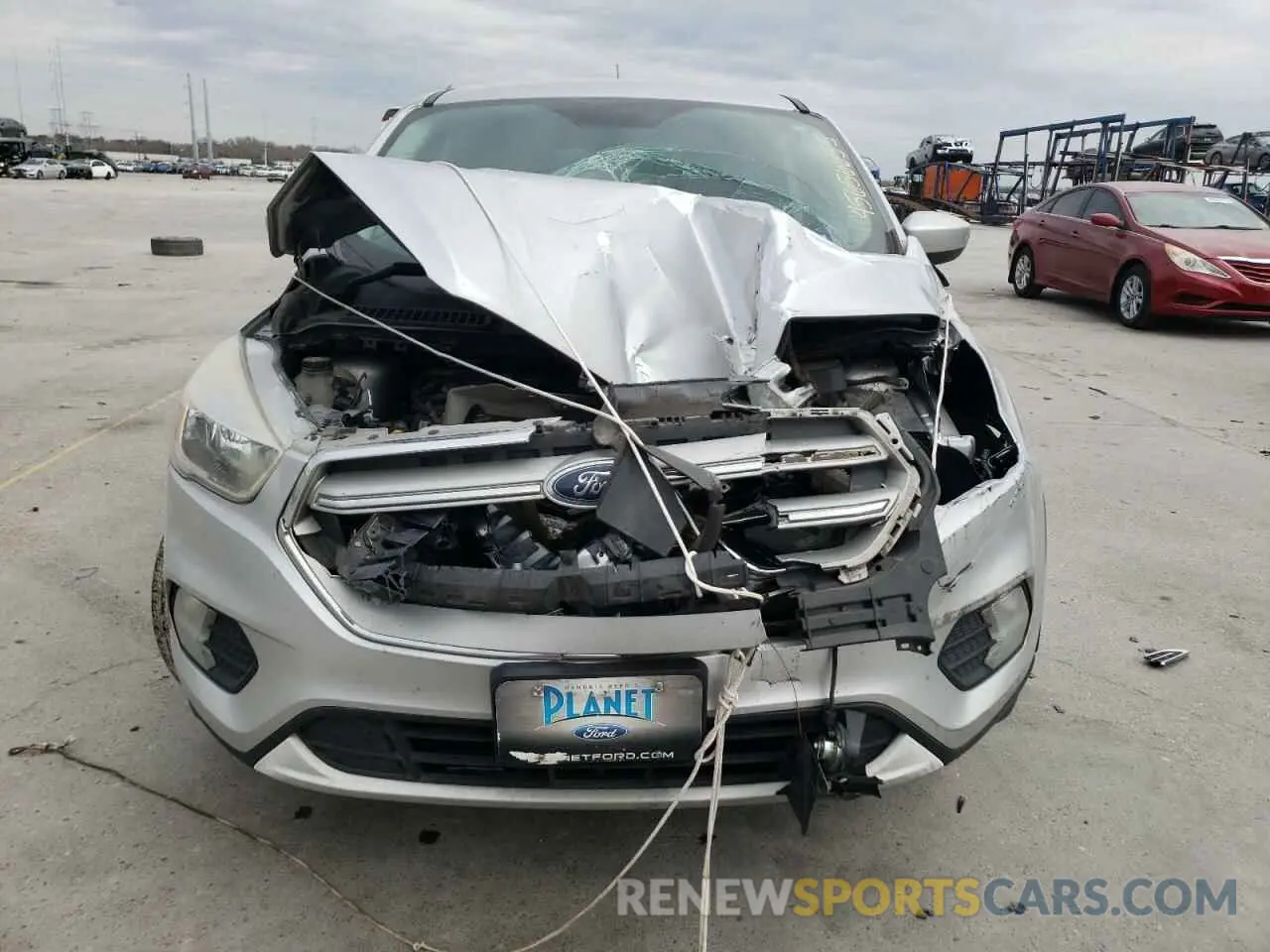 5 Photograph of a damaged car 1FMCU0GD7KUB56800 FORD ESCAPE 2019