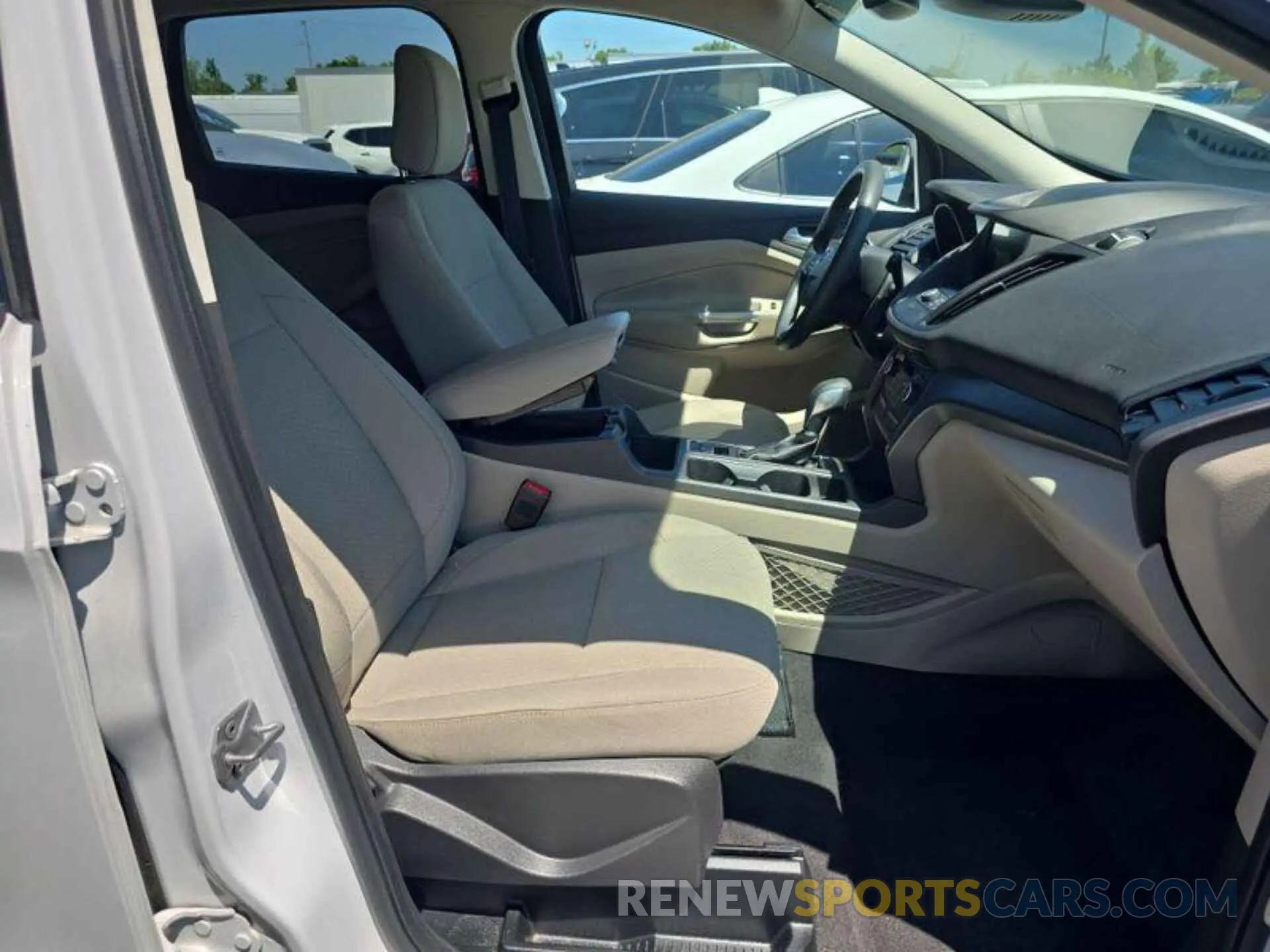 14 Photograph of a damaged car 1FMCU0GD7KUB65142 FORD ESCAPE 2019