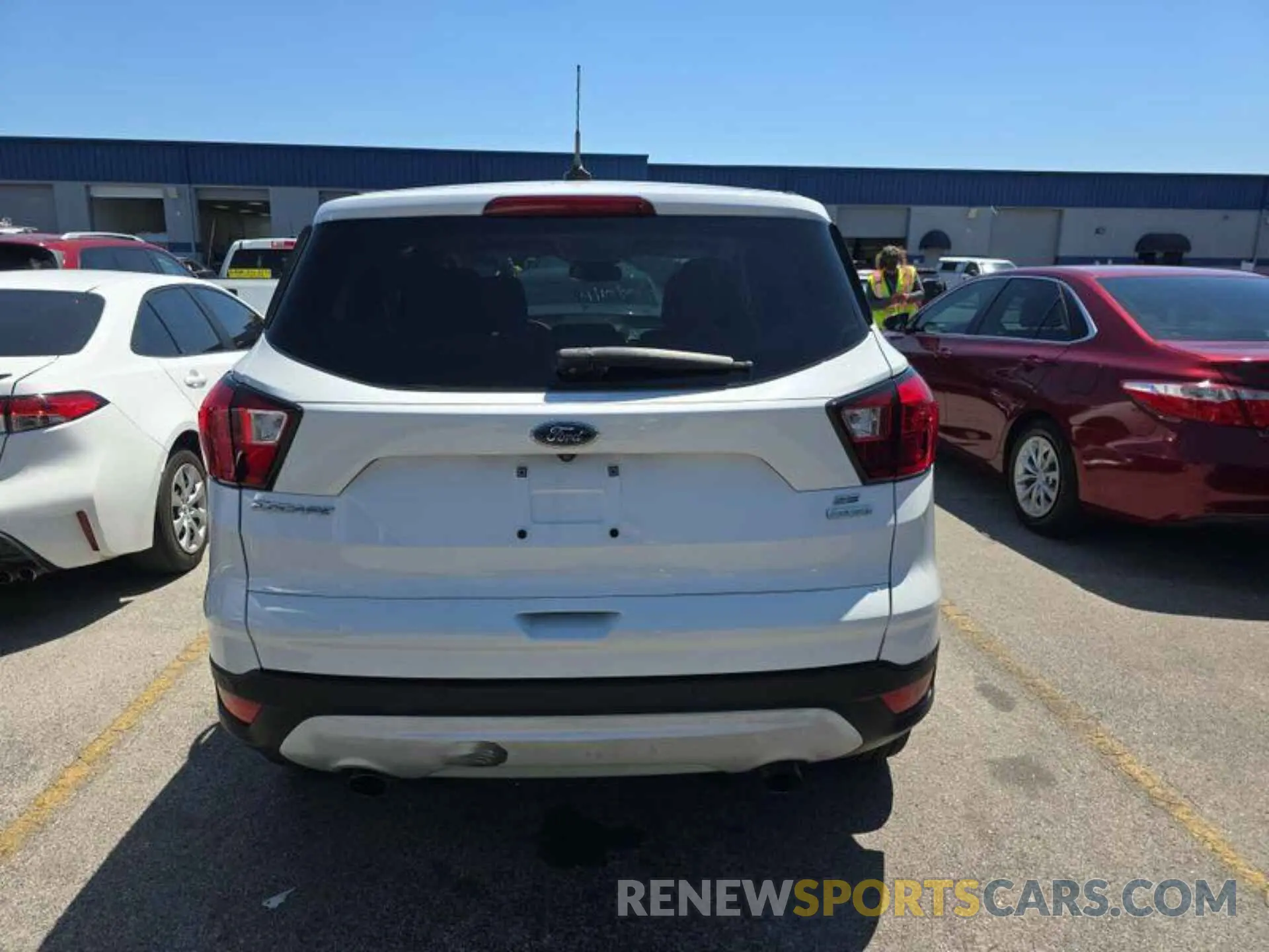 5 Photograph of a damaged car 1FMCU0GD7KUB65142 FORD ESCAPE 2019