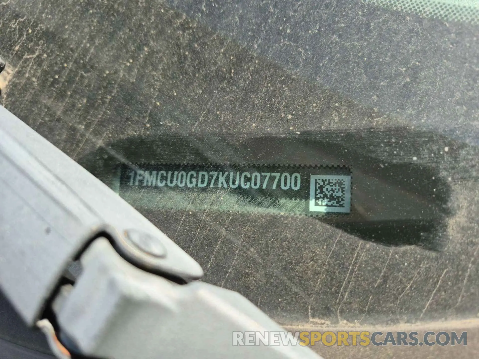 17 Photograph of a damaged car 1FMCU0GD7KUC07700 FORD ESCAPE 2019