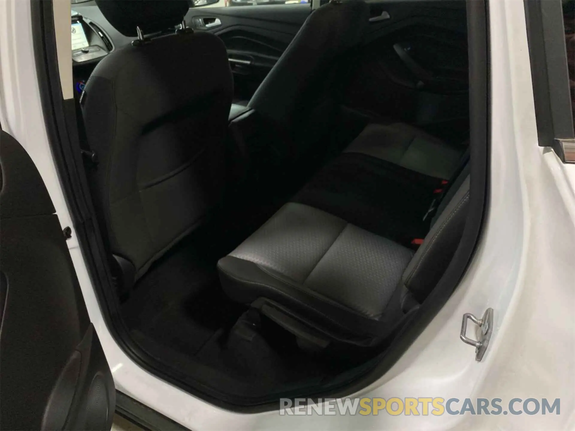 22 Photograph of a damaged car 1FMCU0GD7KUC07700 FORD ESCAPE 2019
