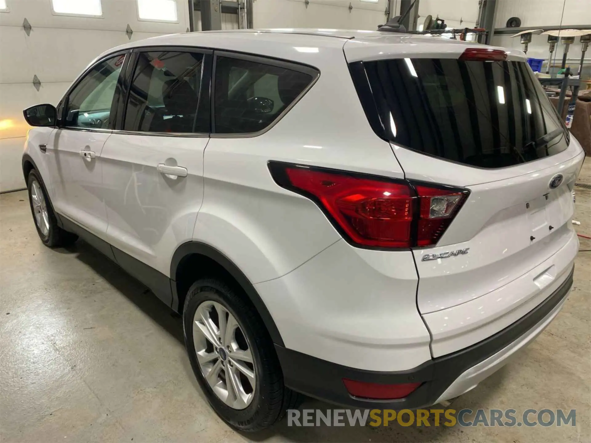 24 Photograph of a damaged car 1FMCU0GD7KUC07700 FORD ESCAPE 2019