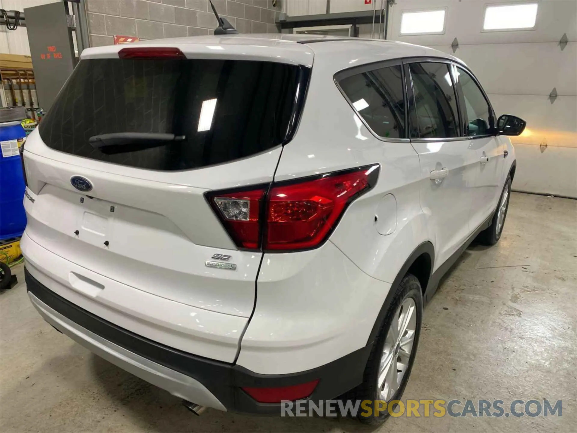32 Photograph of a damaged car 1FMCU0GD7KUC07700 FORD ESCAPE 2019