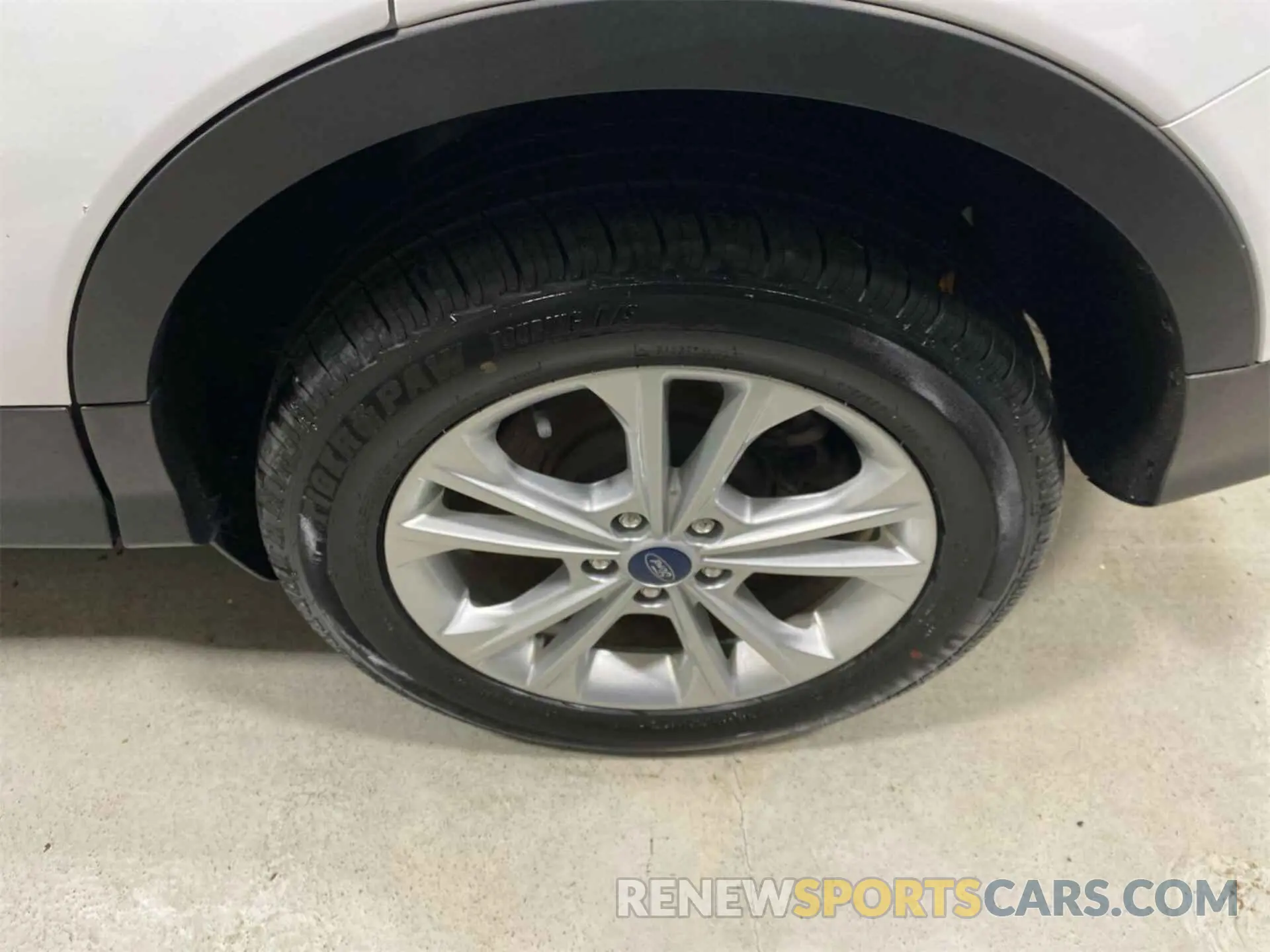 4 Photograph of a damaged car 1FMCU0GD7KUC07700 FORD ESCAPE 2019
