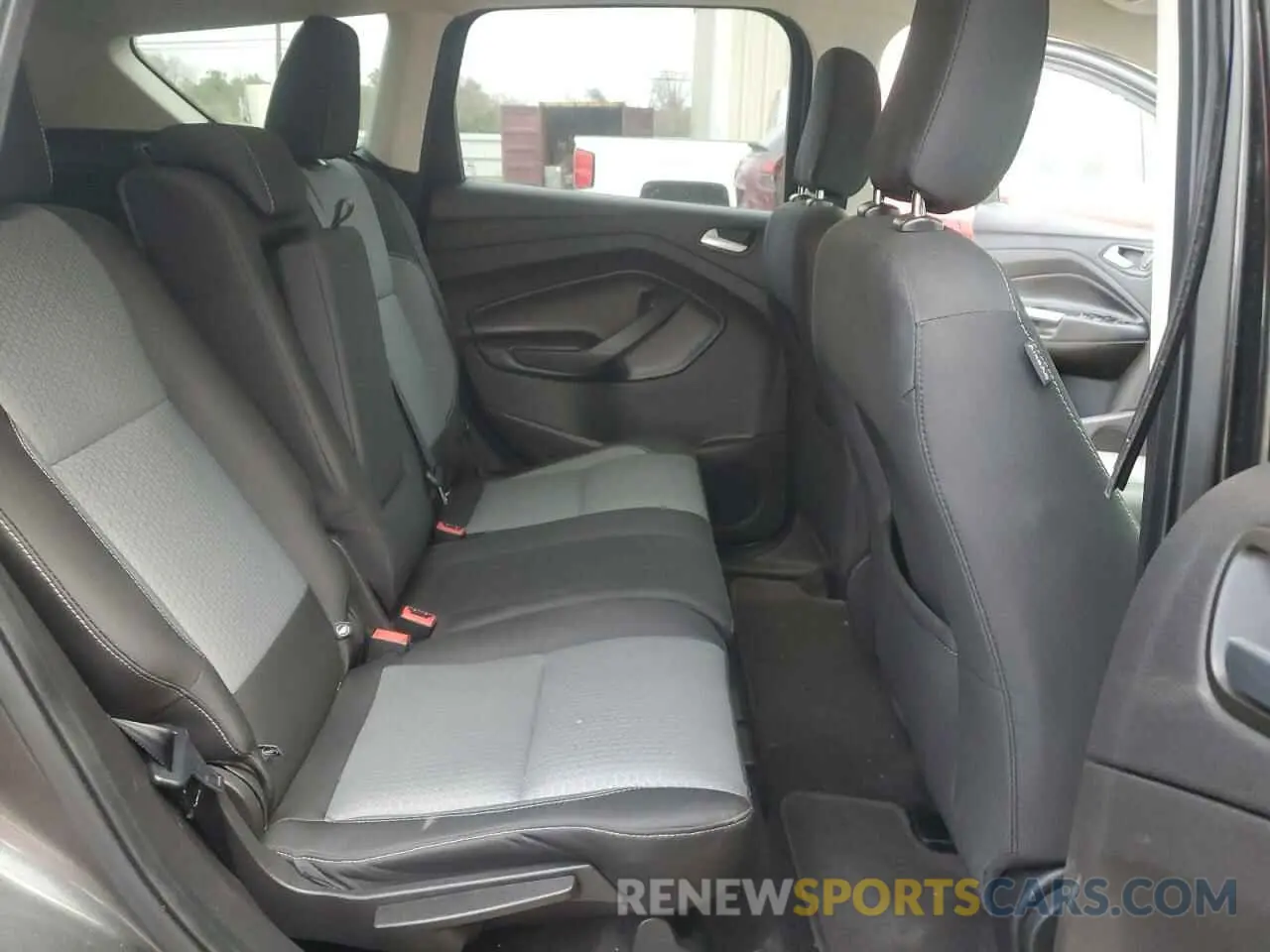 10 Photograph of a damaged car 1FMCU0GD7KUC25422 FORD ESCAPE 2019