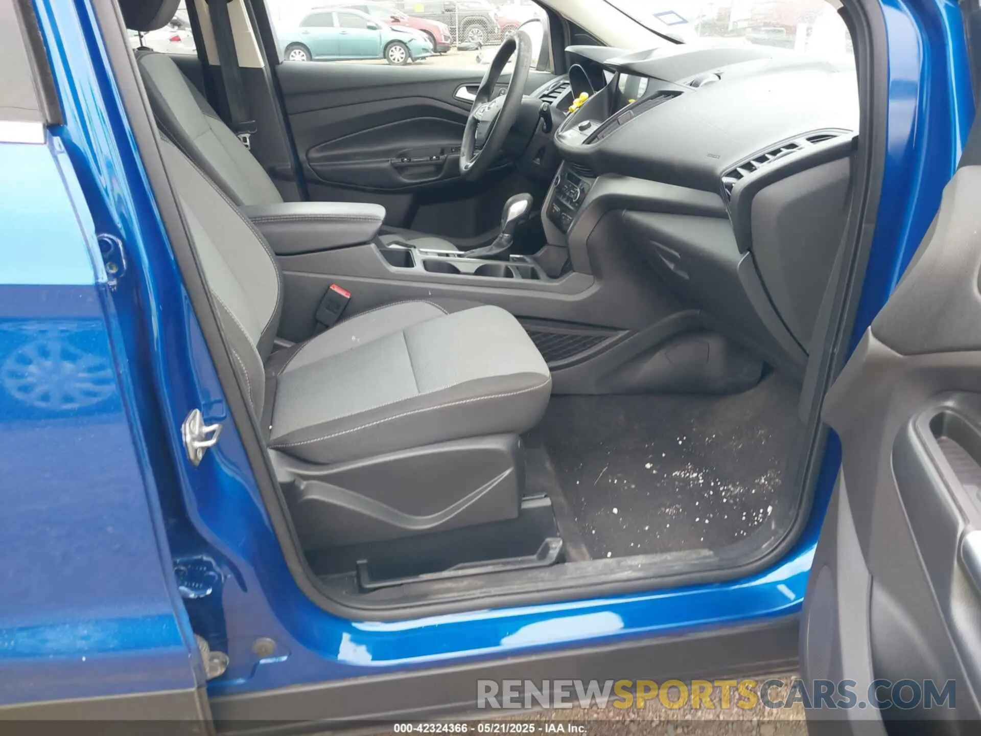 5 Photograph of a damaged car 1FMCU0GD8KUA17808 FORD ESCAPE 2019