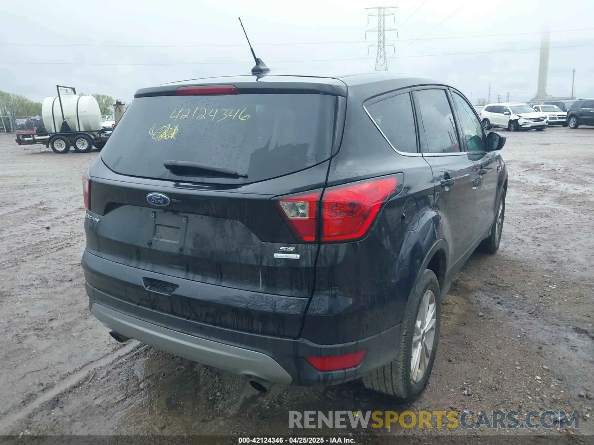 4 Photograph of a damaged car 1FMCU0GD8KUA39792 FORD ESCAPE 2019