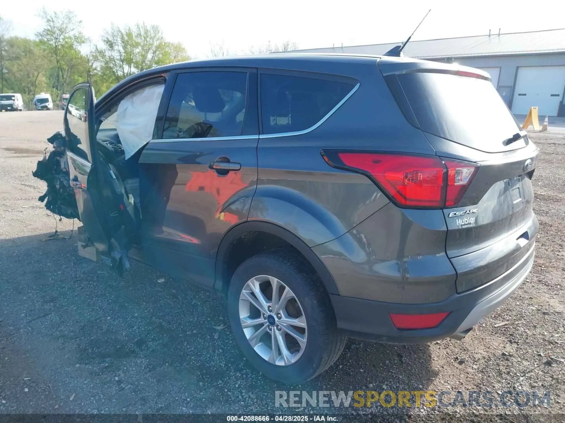 3 Photograph of a damaged car 1FMCU0GD8KUA51456 FORD ESCAPE 2019