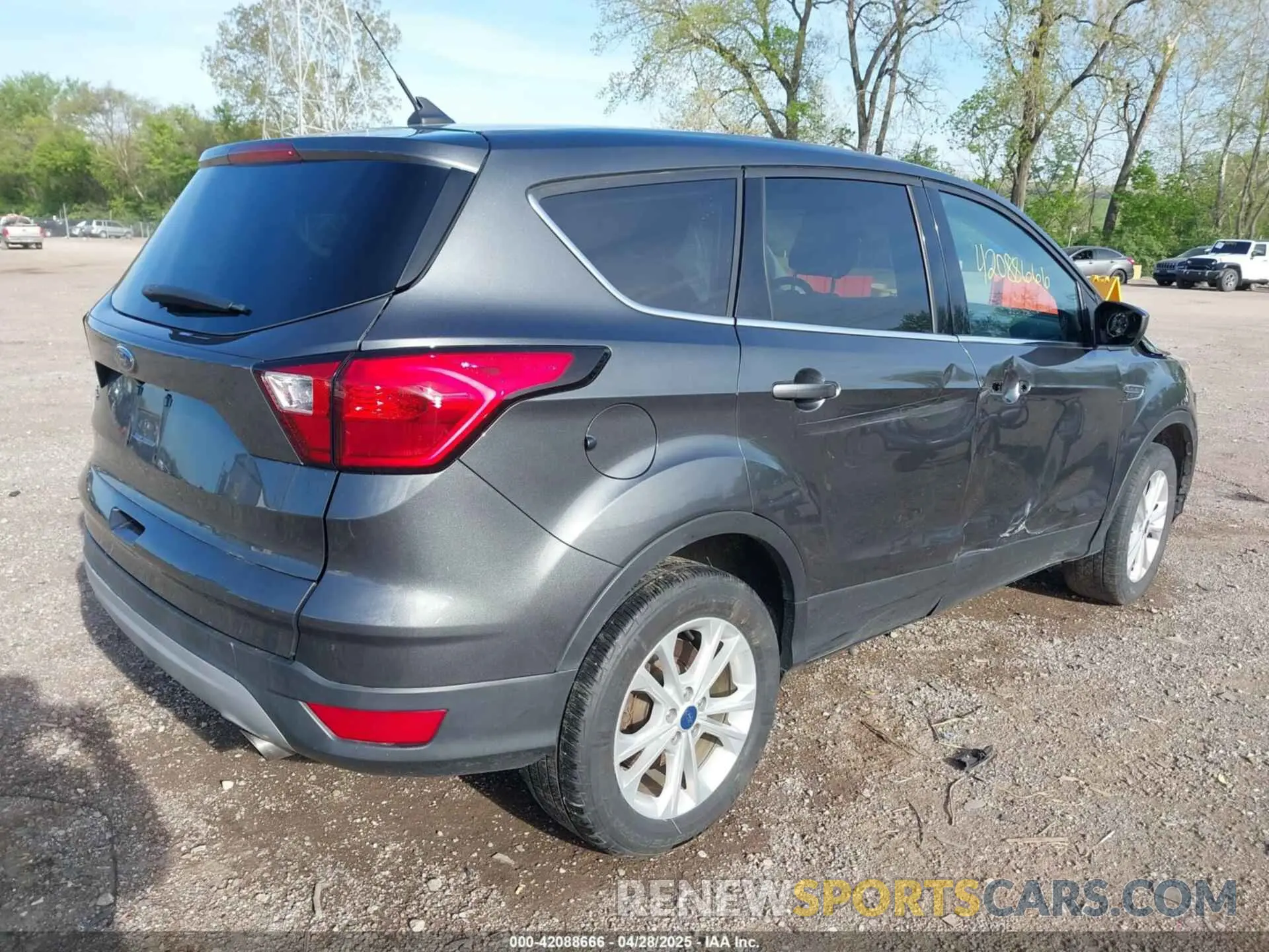 4 Photograph of a damaged car 1FMCU0GD8KUA51456 FORD ESCAPE 2019