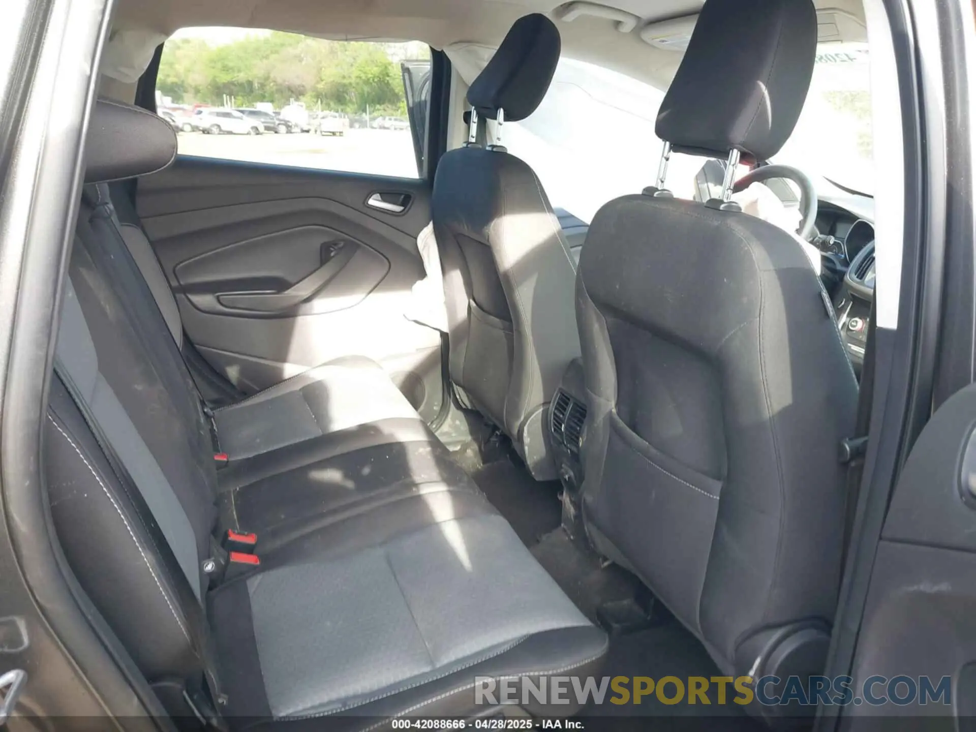 8 Photograph of a damaged car 1FMCU0GD8KUA51456 FORD ESCAPE 2019