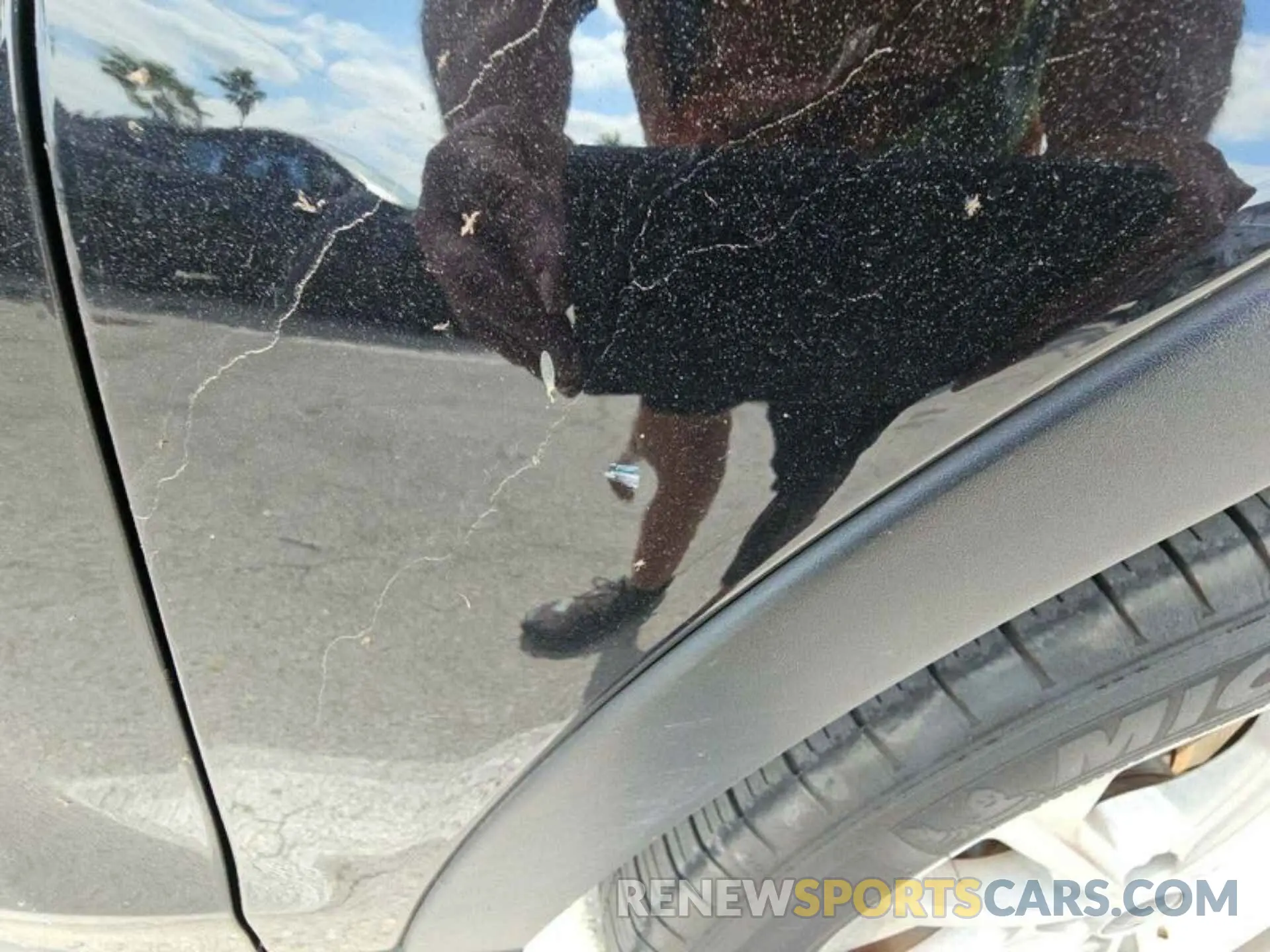 18 Photograph of a damaged car 1FMCU0GD8KUA67916 FORD ESCAPE 2019