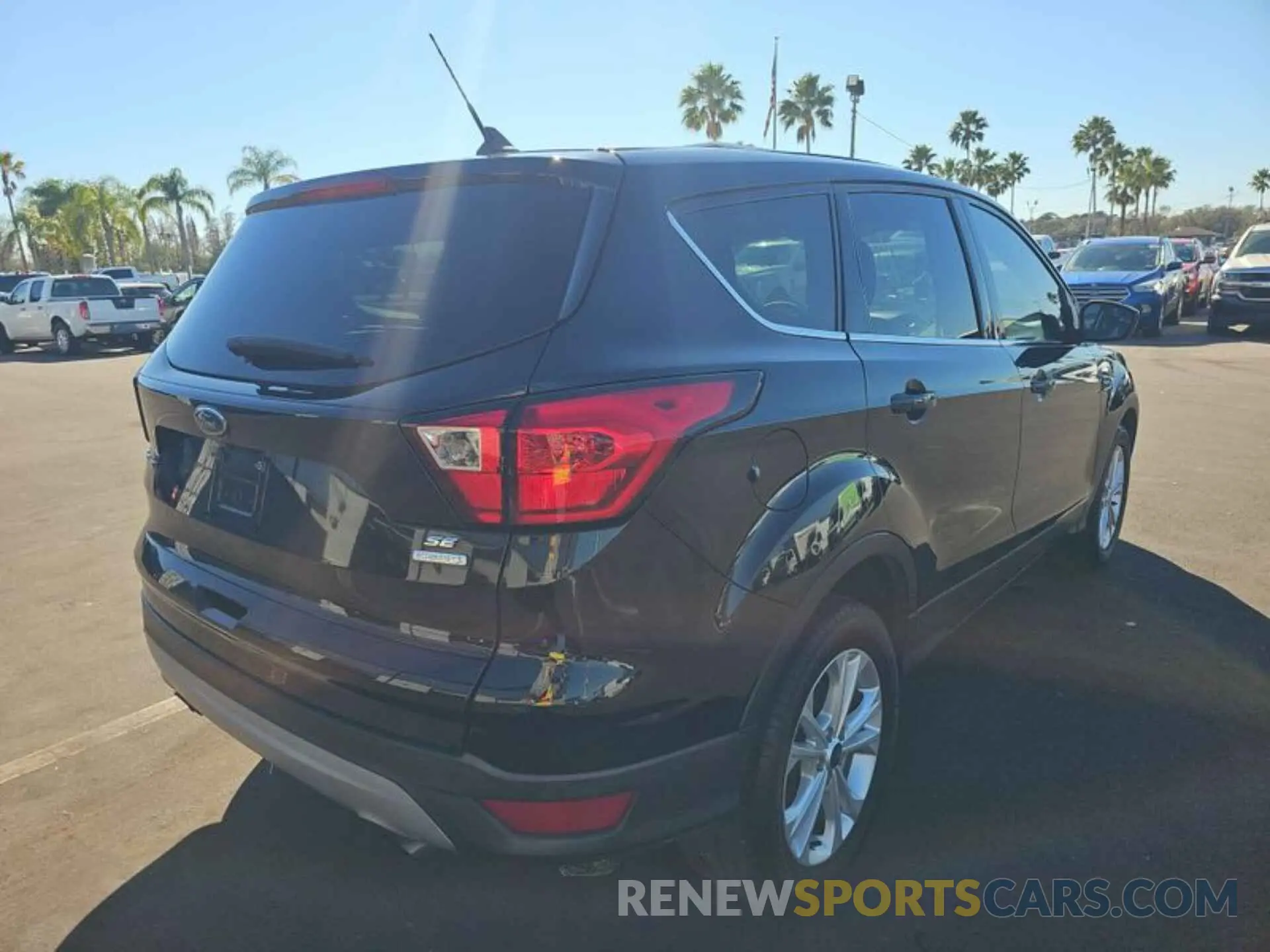 8 Photograph of a damaged car 1FMCU0GD8KUA67916 FORD ESCAPE 2019