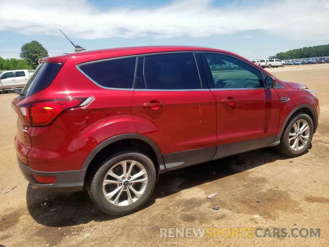 3 Photograph of a damaged car 1FMCU0GD8KUA81427 FORD ESCAPE 2019