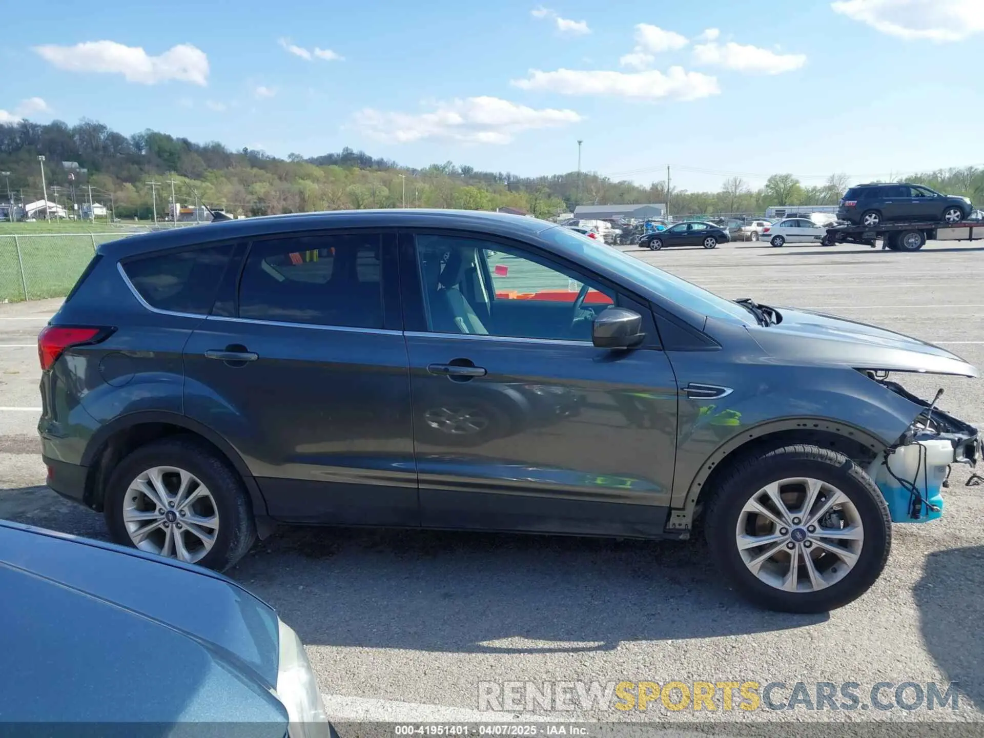 14 Photograph of a damaged car 1FMCU0GD8KUB01935 FORD ESCAPE 2019