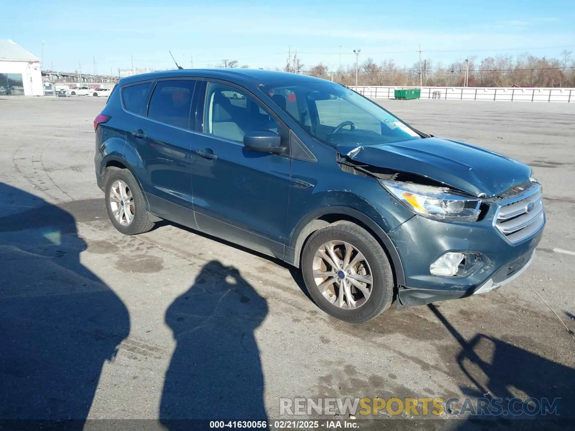 1 Photograph of a damaged car 1FMCU0GD8KUB08979 FORD ESCAPE 2019