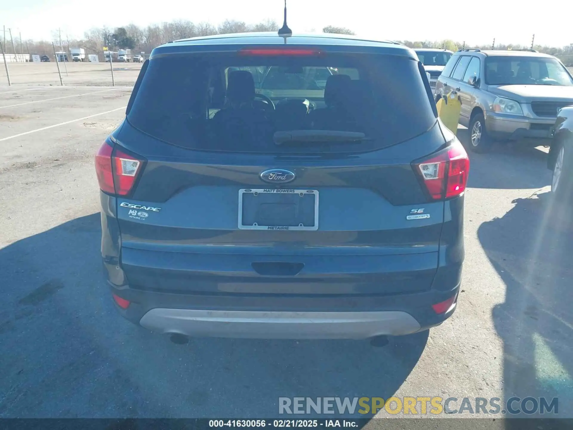 16 Photograph of a damaged car 1FMCU0GD8KUB08979 FORD ESCAPE 2019