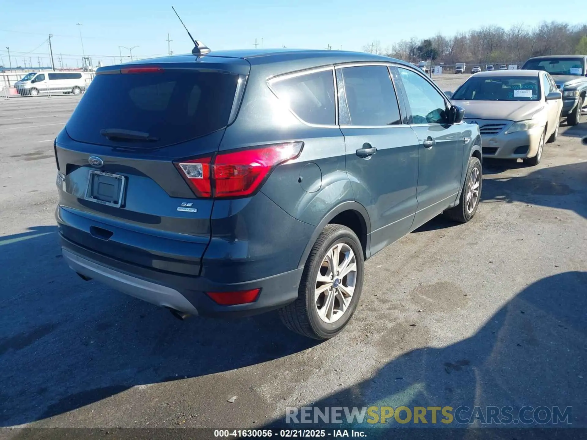4 Photograph of a damaged car 1FMCU0GD8KUB08979 FORD ESCAPE 2019