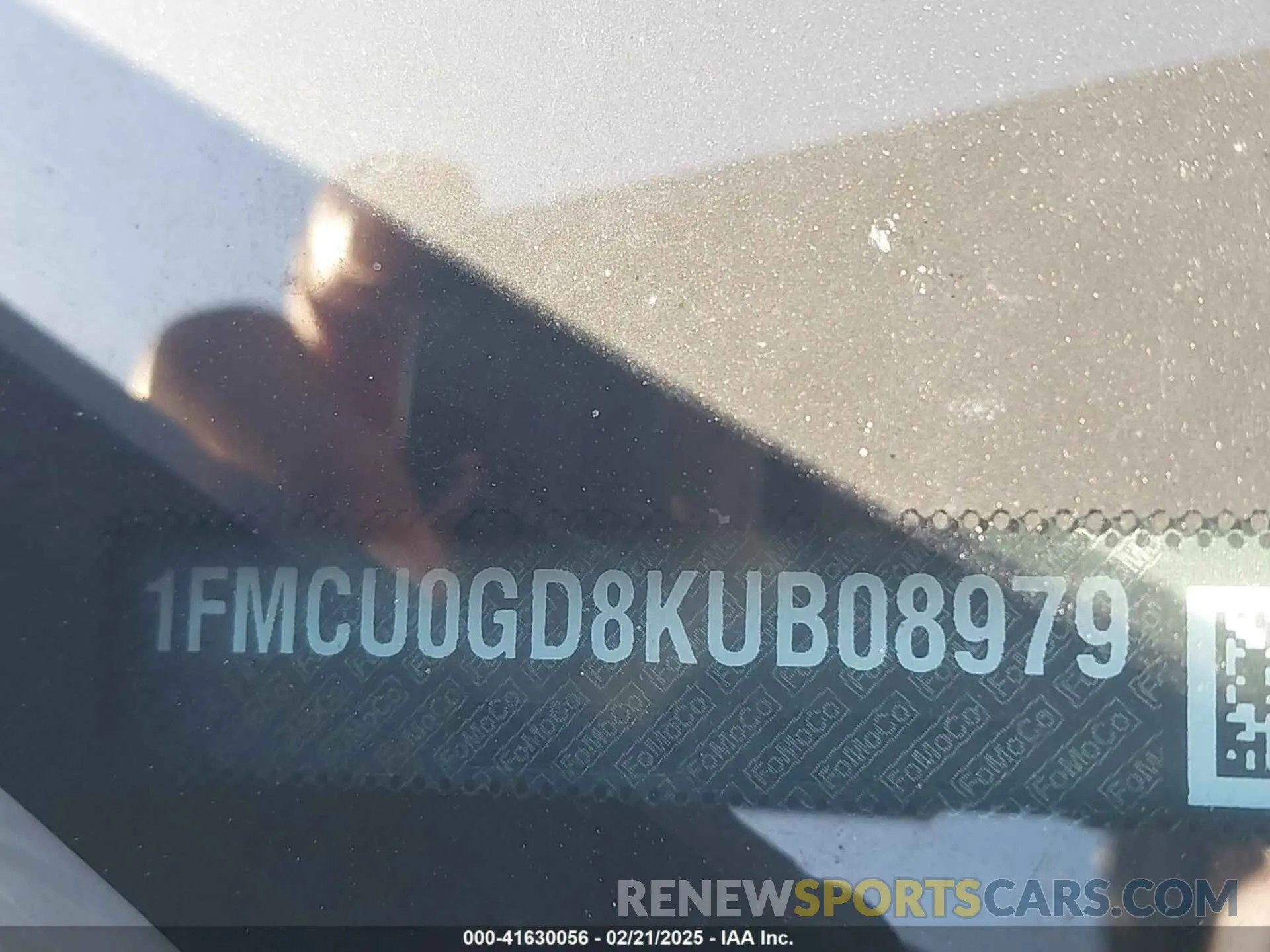 9 Photograph of a damaged car 1FMCU0GD8KUB08979 FORD ESCAPE 2019