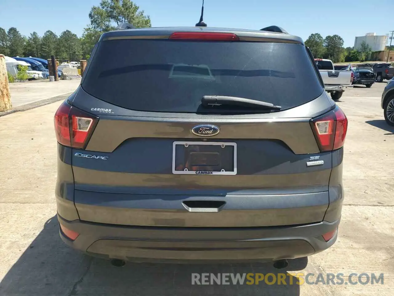 6 Photograph of a damaged car 1FMCU0GD8KUB09341 FORD ESCAPE 2019