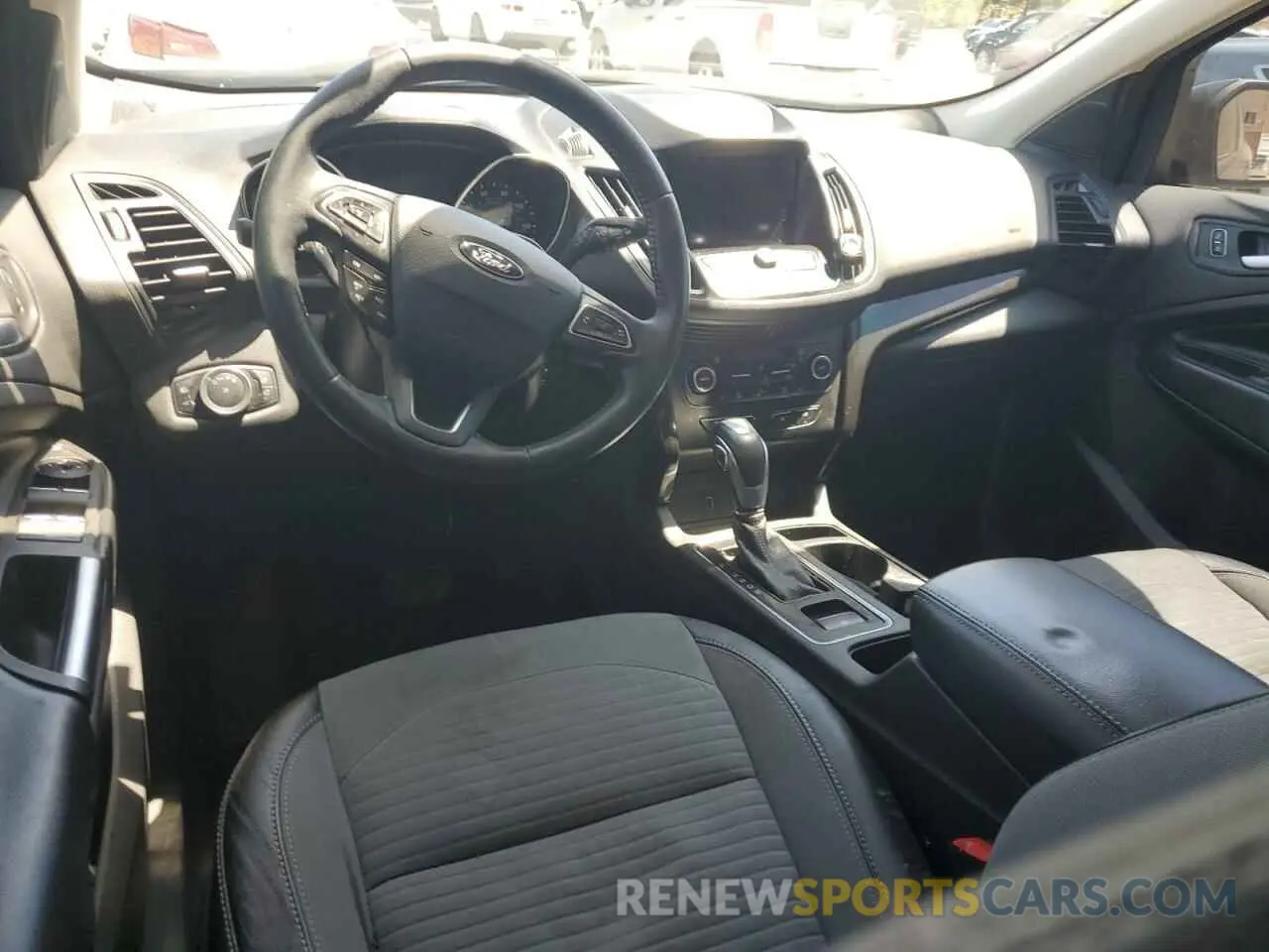 8 Photograph of a damaged car 1FMCU0GD8KUB09341 FORD ESCAPE 2019