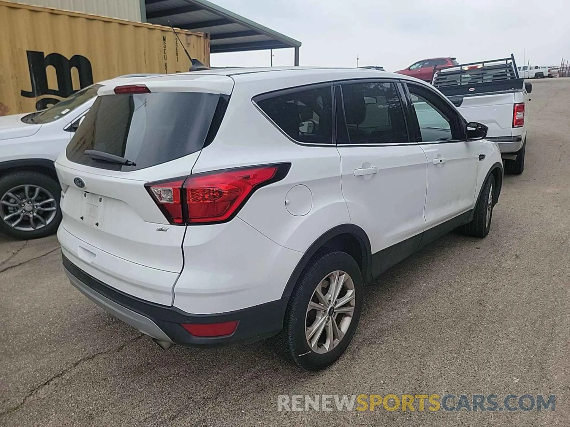 18 Photograph of a damaged car 1FMCU0GD8KUB65862 FORD ESCAPE 2019