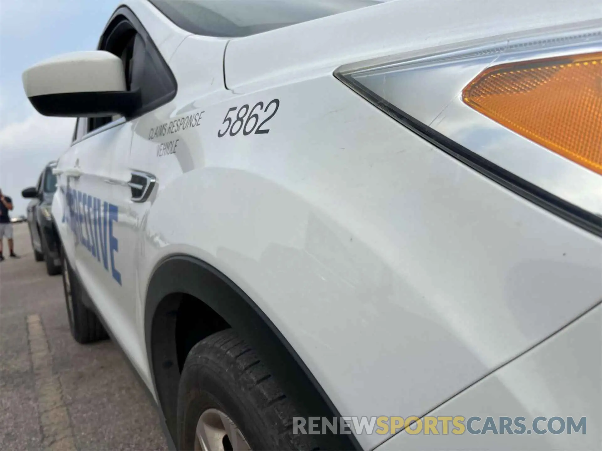 24 Photograph of a damaged car 1FMCU0GD8KUB65862 FORD ESCAPE 2019