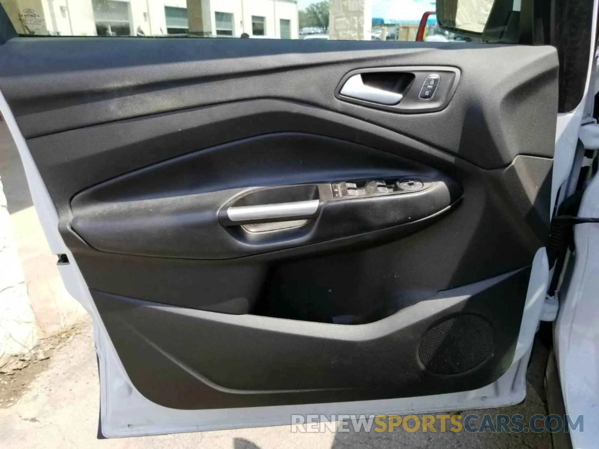 27 Photograph of a damaged car 1FMCU0GD8KUB65862 FORD ESCAPE 2019