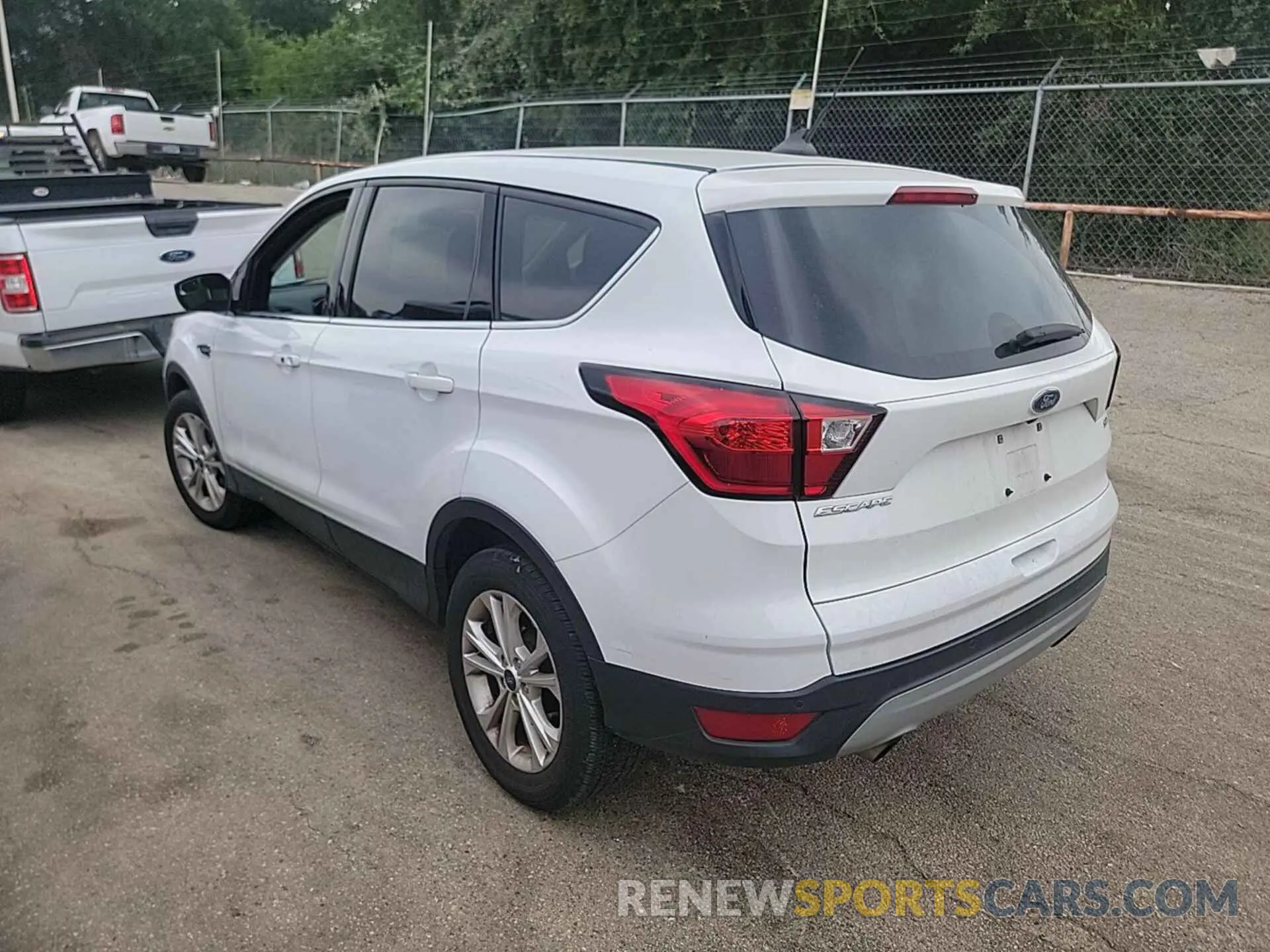 3 Photograph of a damaged car 1FMCU0GD8KUB65862 FORD ESCAPE 2019