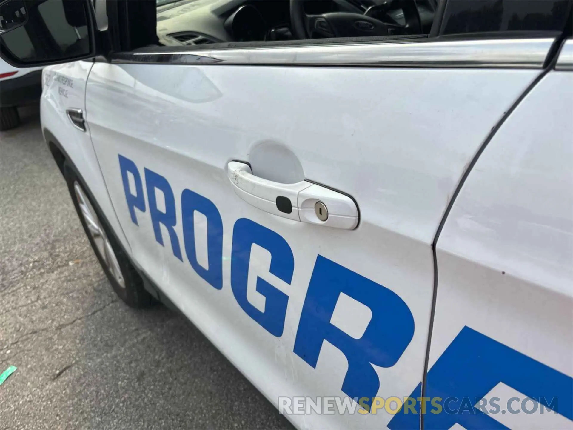 30 Photograph of a damaged car 1FMCU0GD8KUB65862 FORD ESCAPE 2019