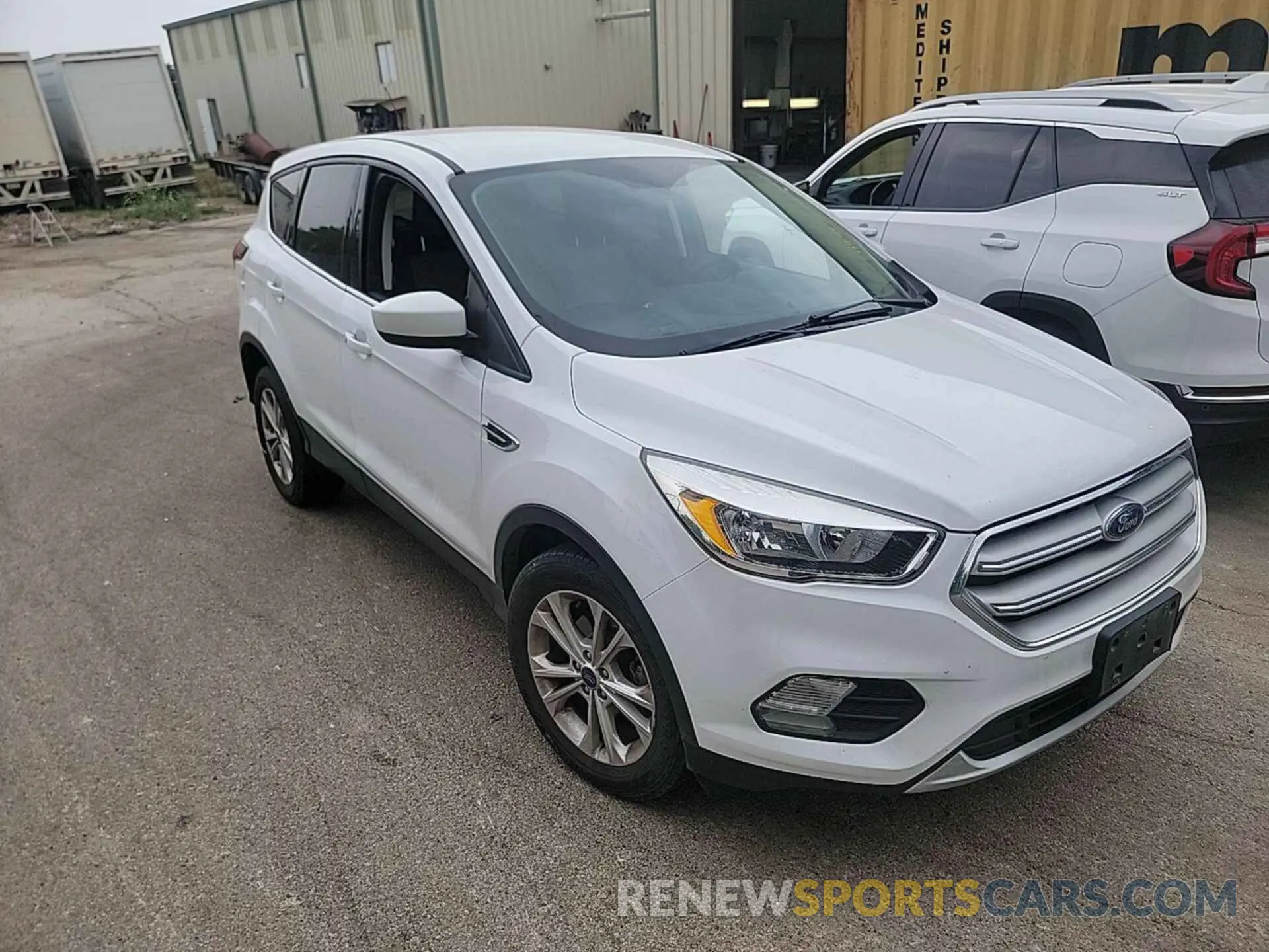 4 Photograph of a damaged car 1FMCU0GD8KUB65862 FORD ESCAPE 2019